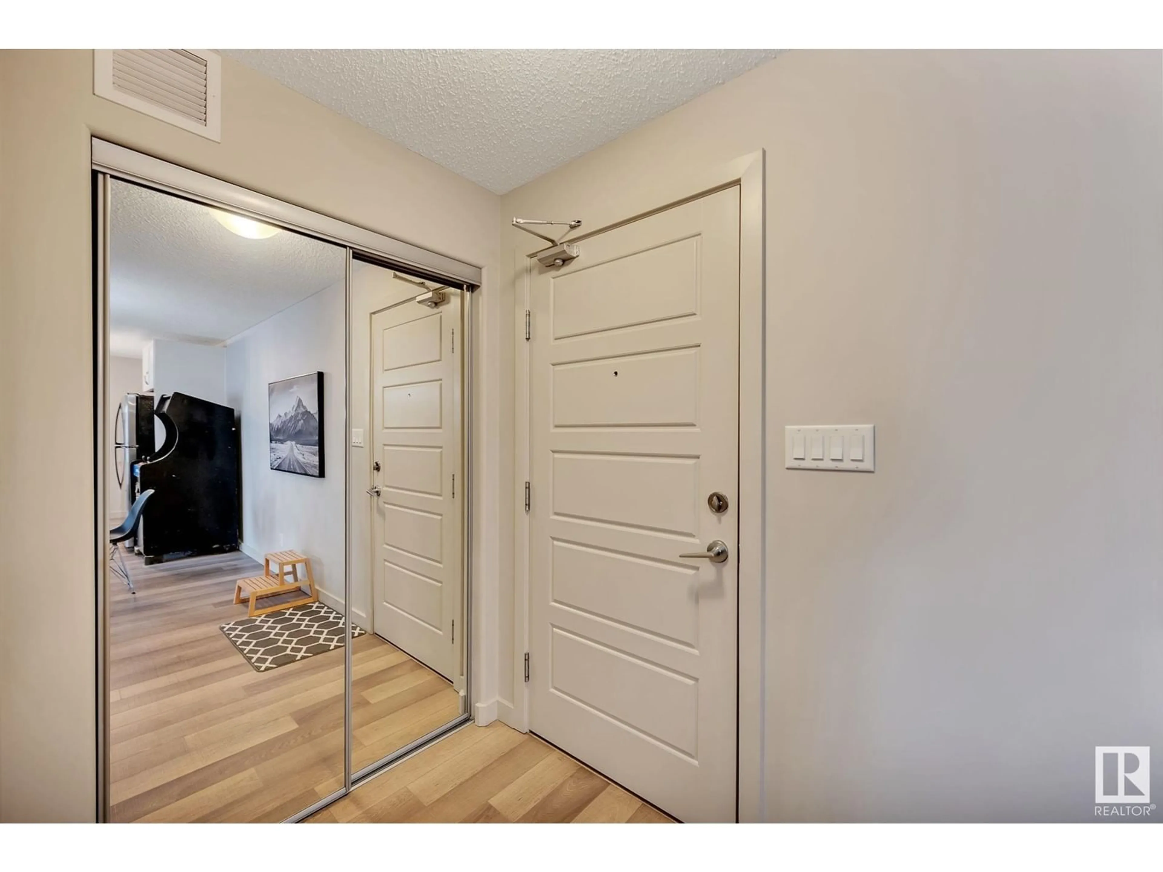 Indoor entryway for #259 7805 71 ST NW, Edmonton Alberta T6B3V6