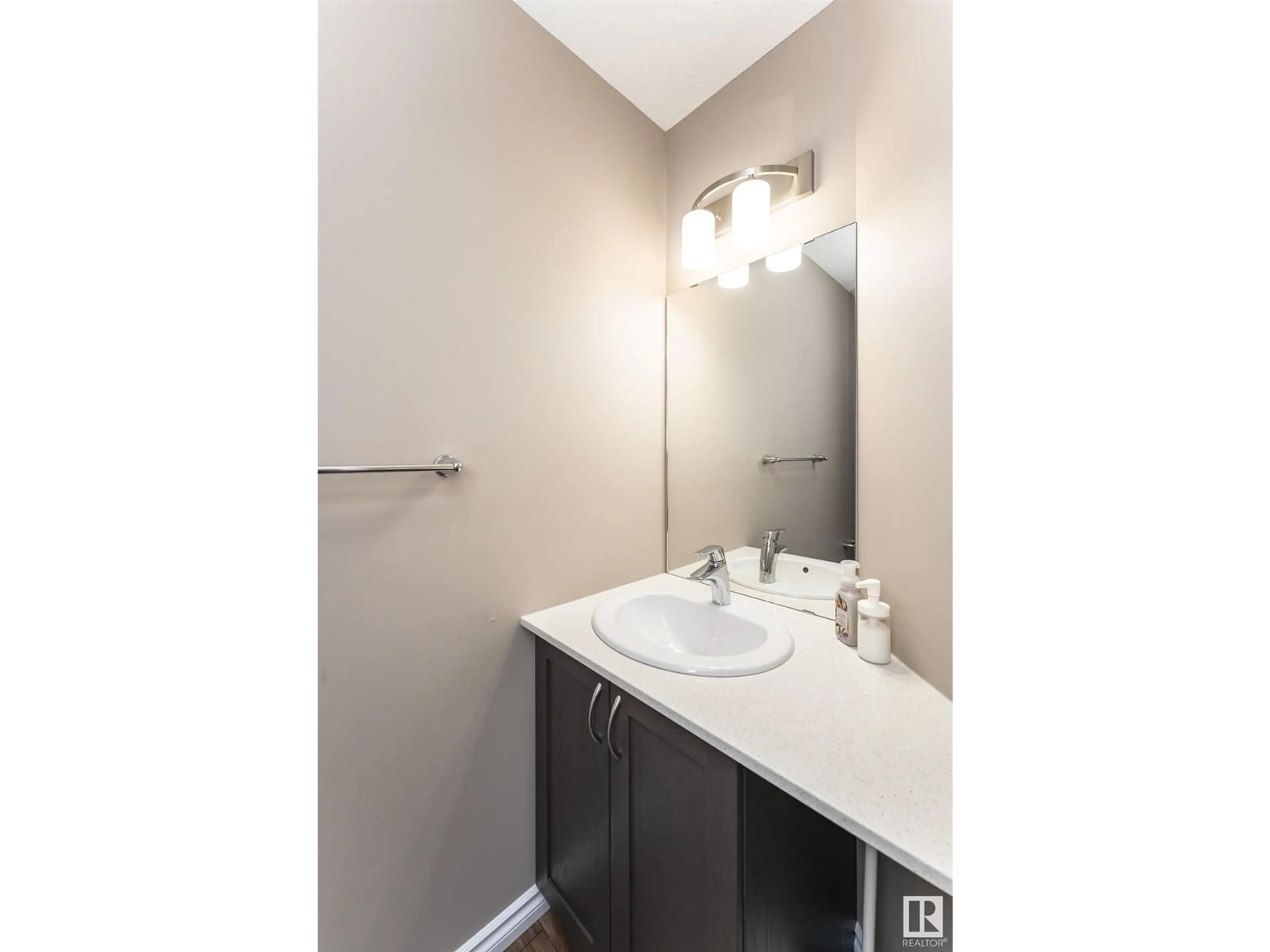 Standard bathroom, unknown for 549 EBBERS WY NW, Edmonton Alberta T5Y3T8