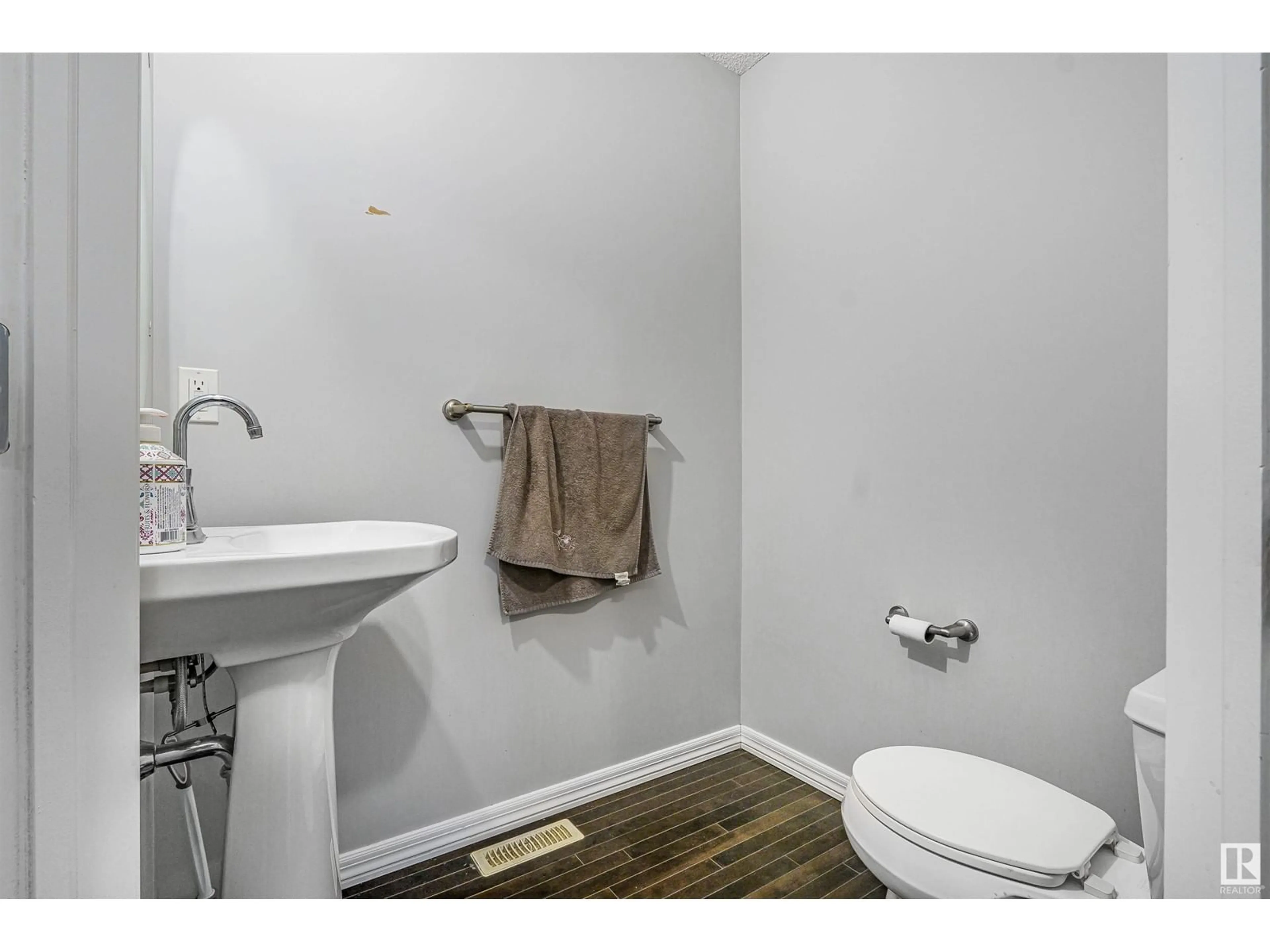 Standard bathroom, unknown for 1843 28 STREET NW NW, Edmonton Alberta T6T0N5