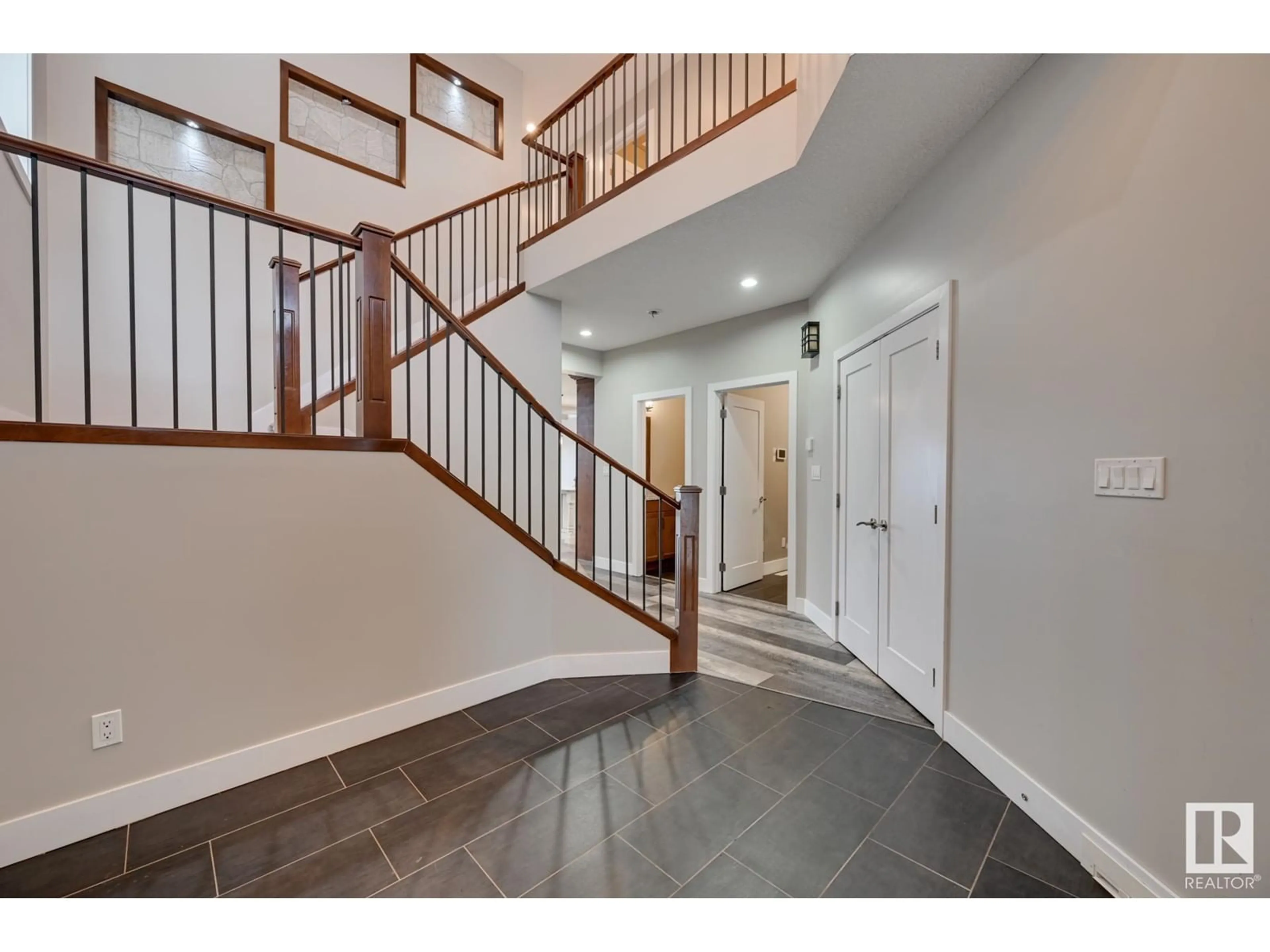 Indoor entryway for 66 CHESTNUT WY, Fort Saskatchewan Alberta T8L0R6