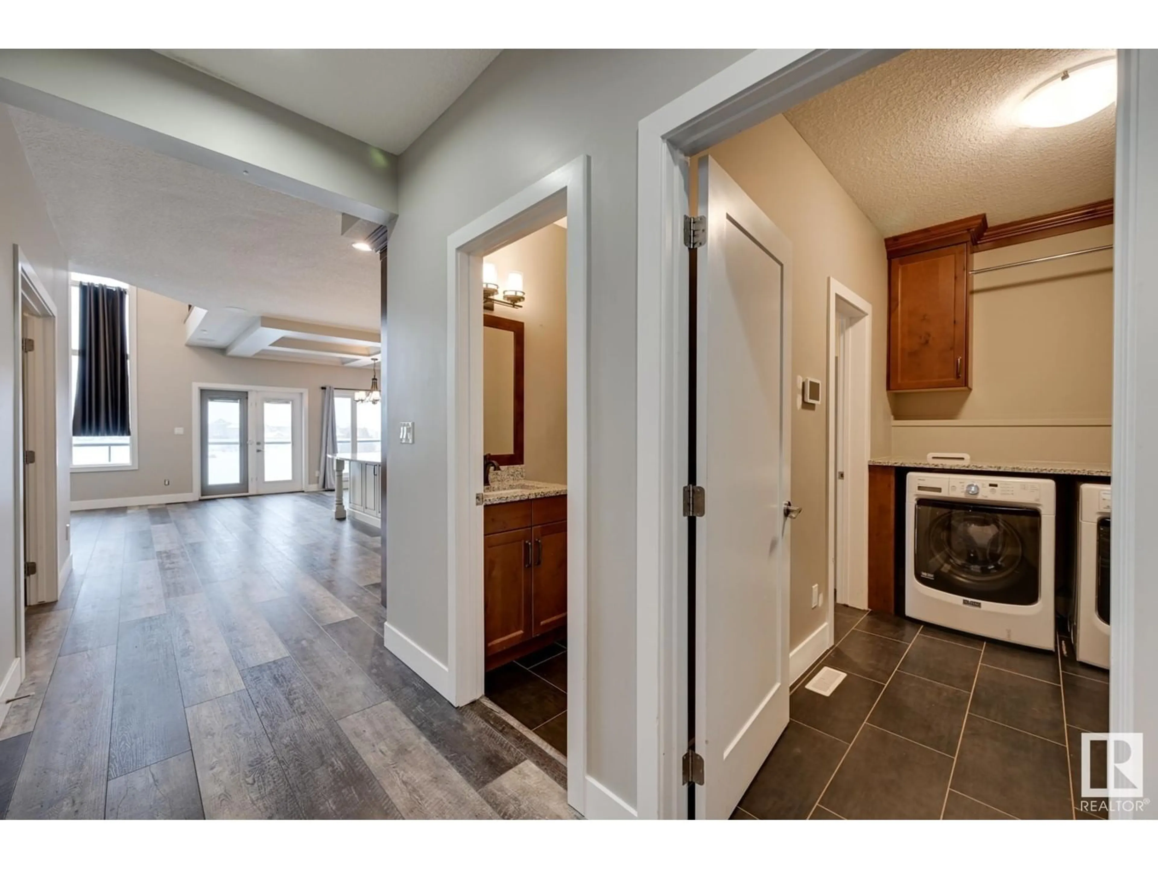 Indoor entryway for 66 CHESTNUT WY, Fort Saskatchewan Alberta T8L0R6