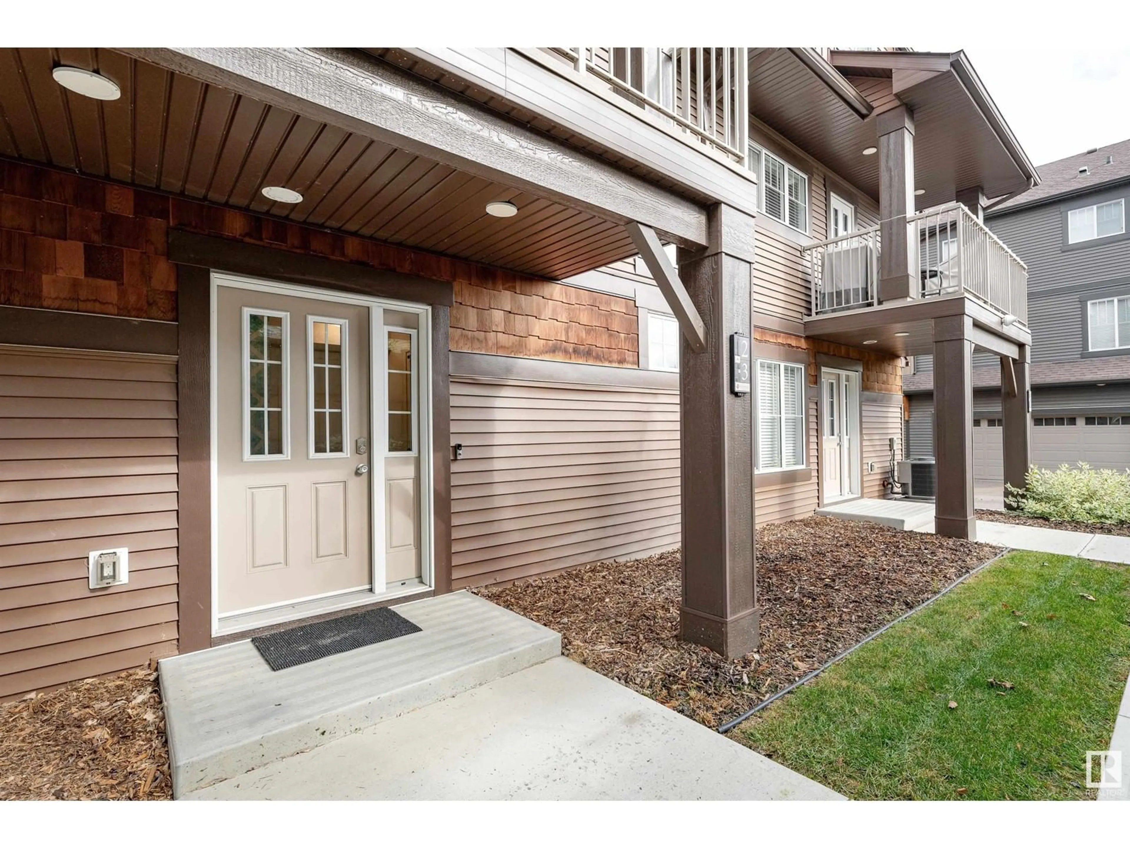 Indoor entryway for #23 1005 GRAYDON HILL BV SW, Edmonton Alberta T6W3J5