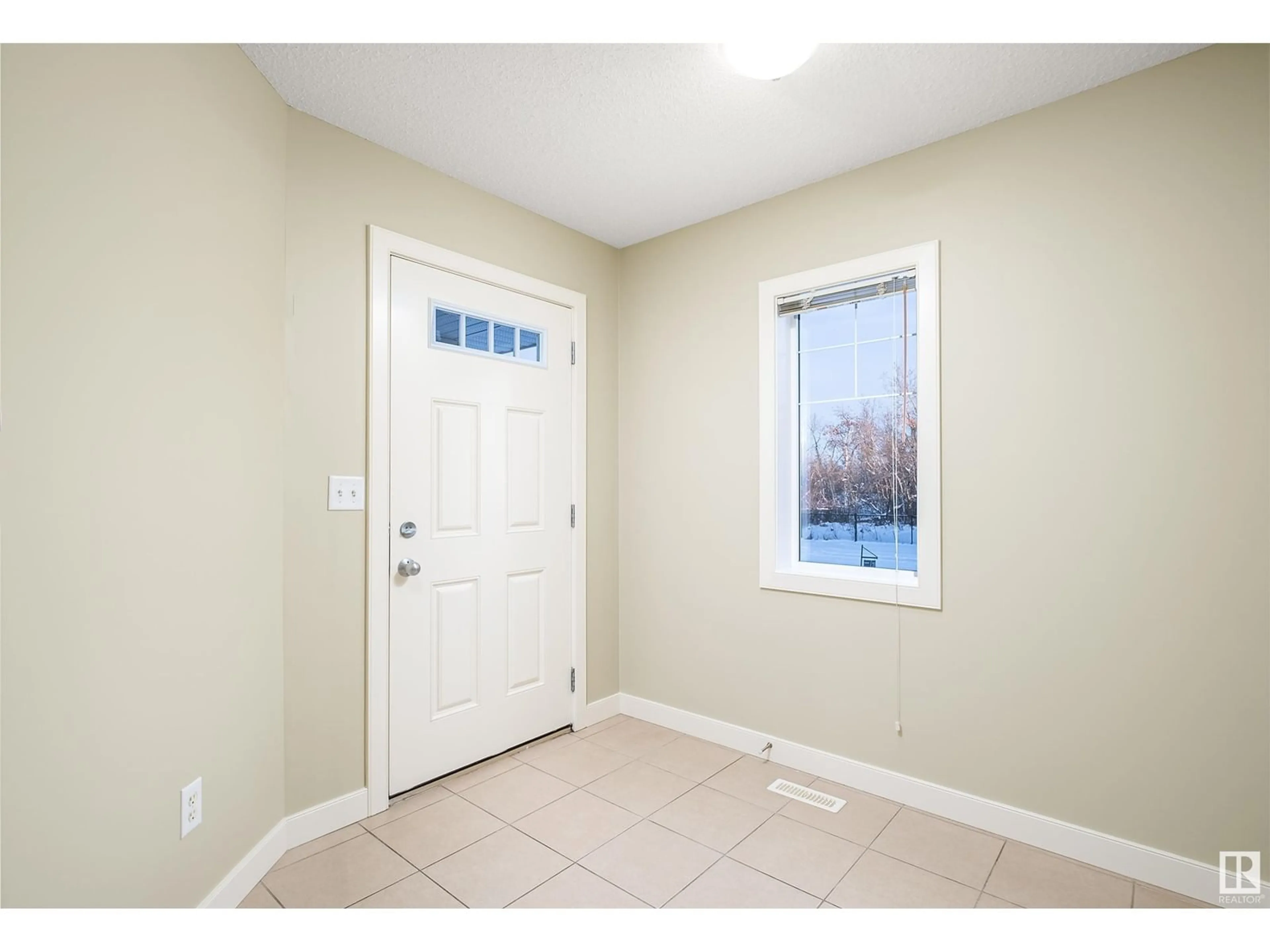 Indoor entryway for 6006 Sunbrook LD, Sherwood Park Alberta T8H0J5