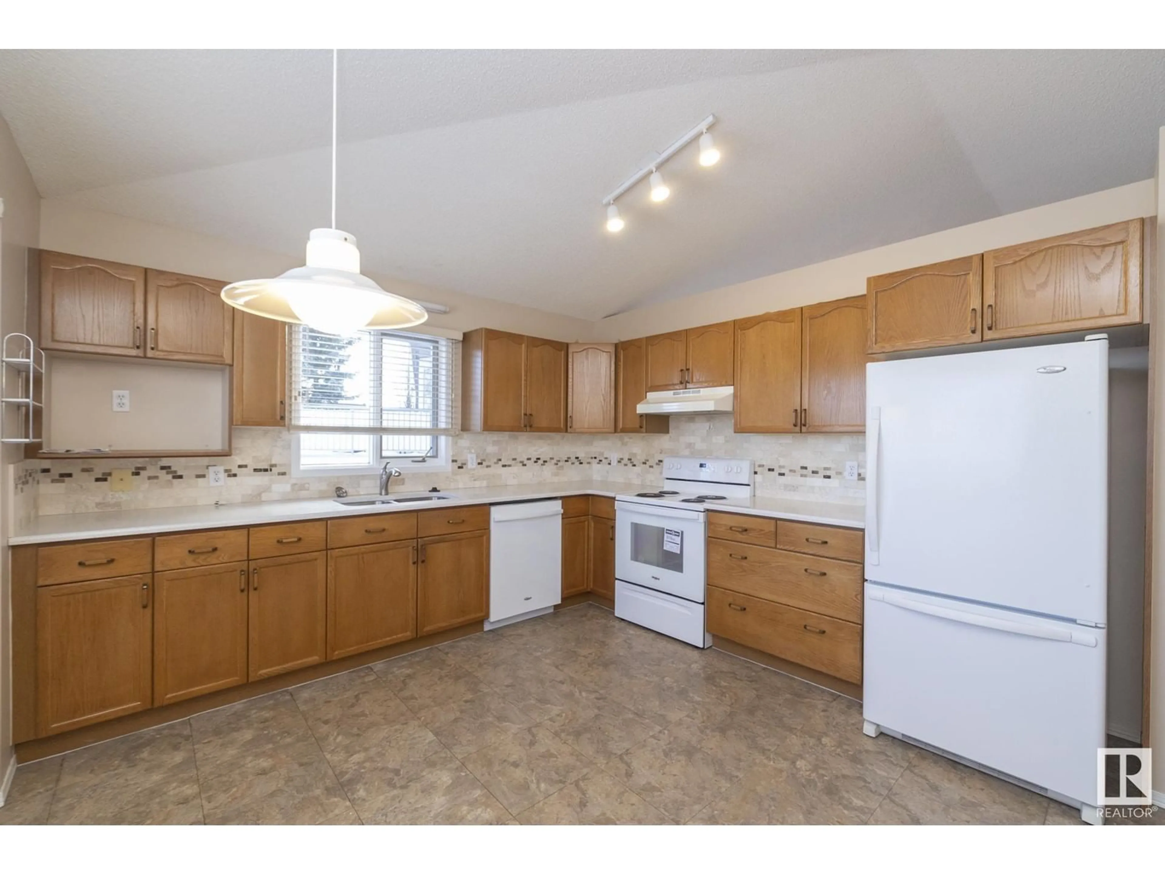 Standard kitchen, unknown for 78 HIGHWOOD BA, Devon Alberta T9G1W7