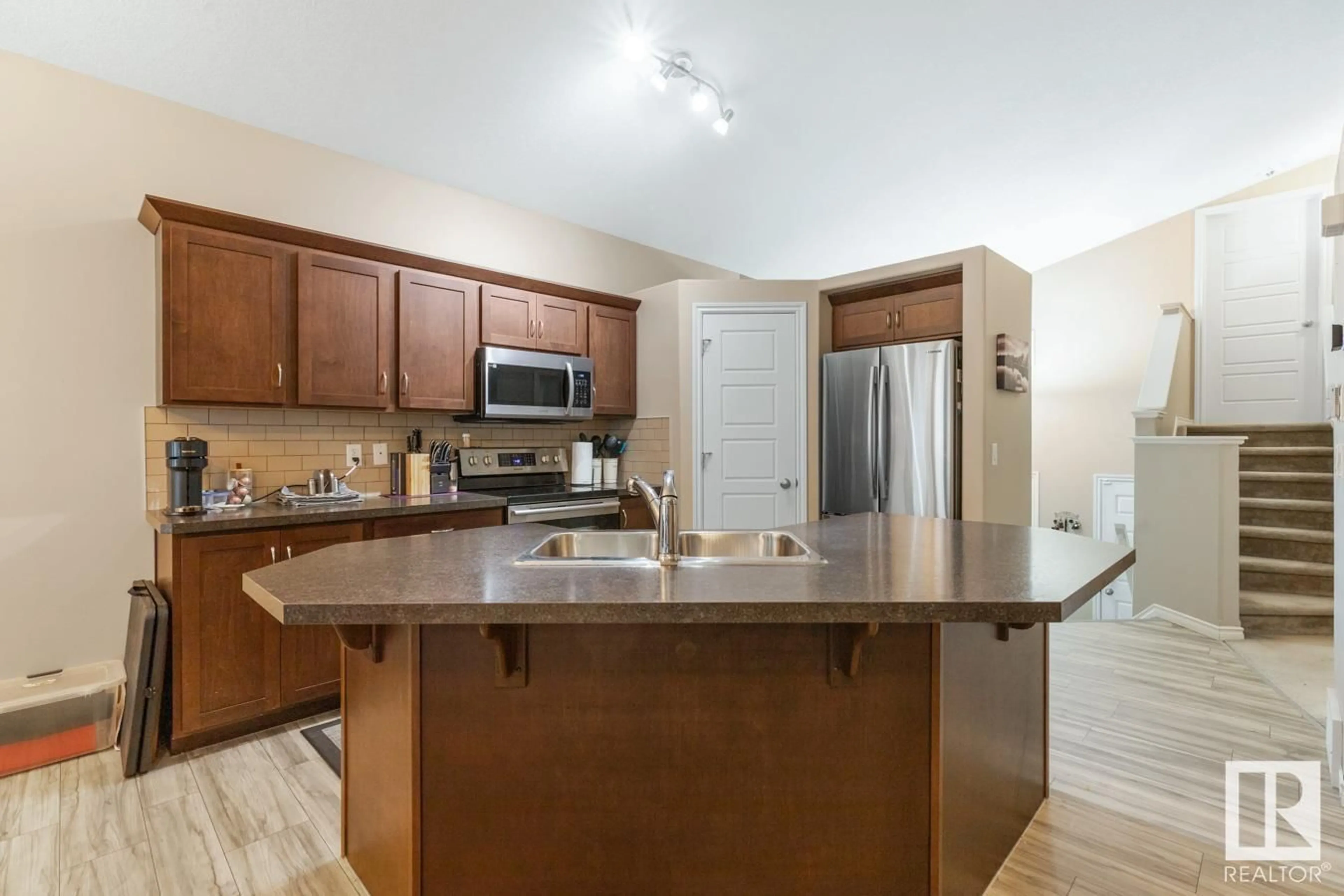 Open concept kitchen, unknown for 7334 ESSEX RD, Sherwood Park Alberta T8H0L1