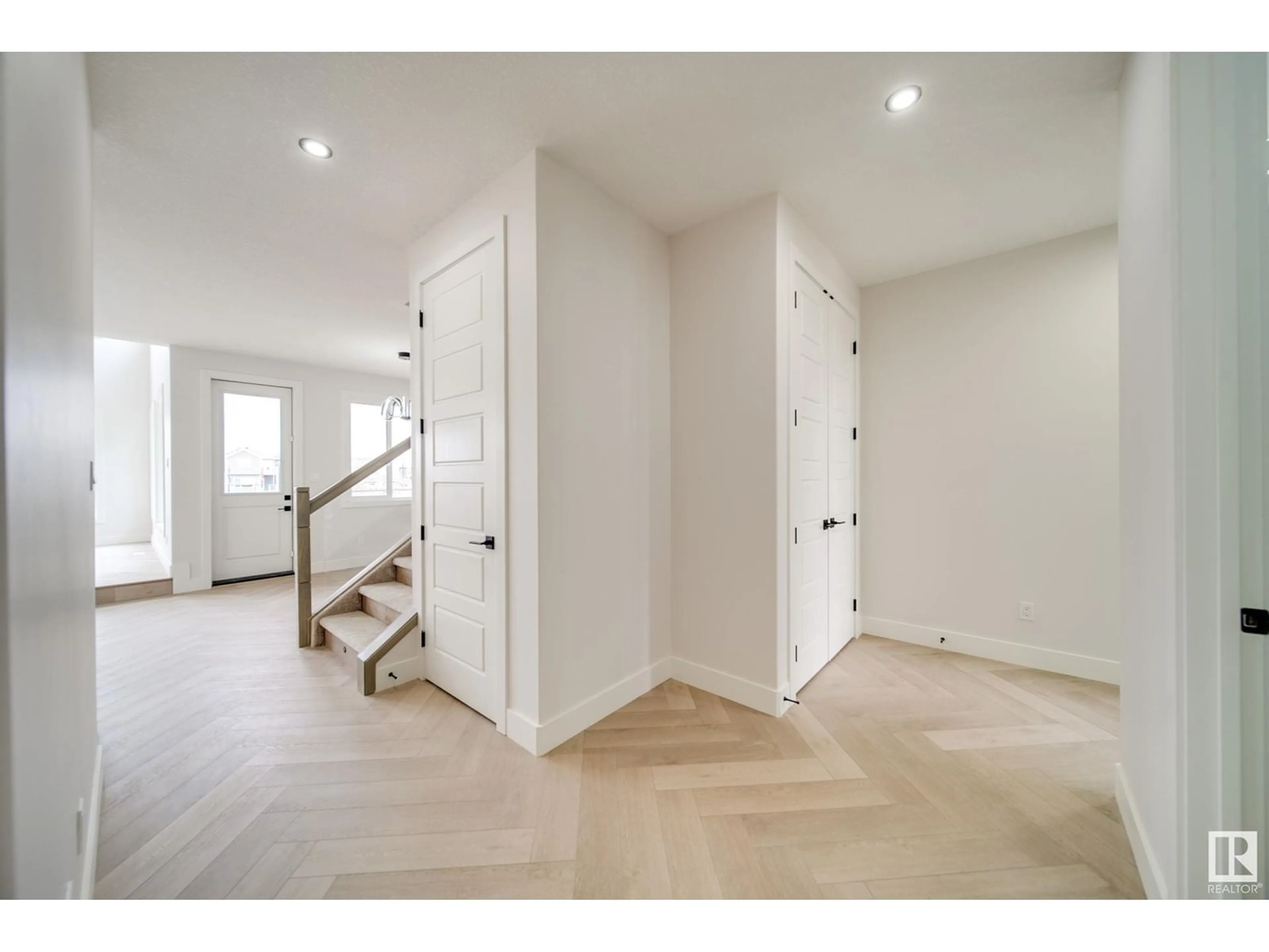 Indoor entryway for 17 BAKER ST, Ardrossan Alberta T8E0B6