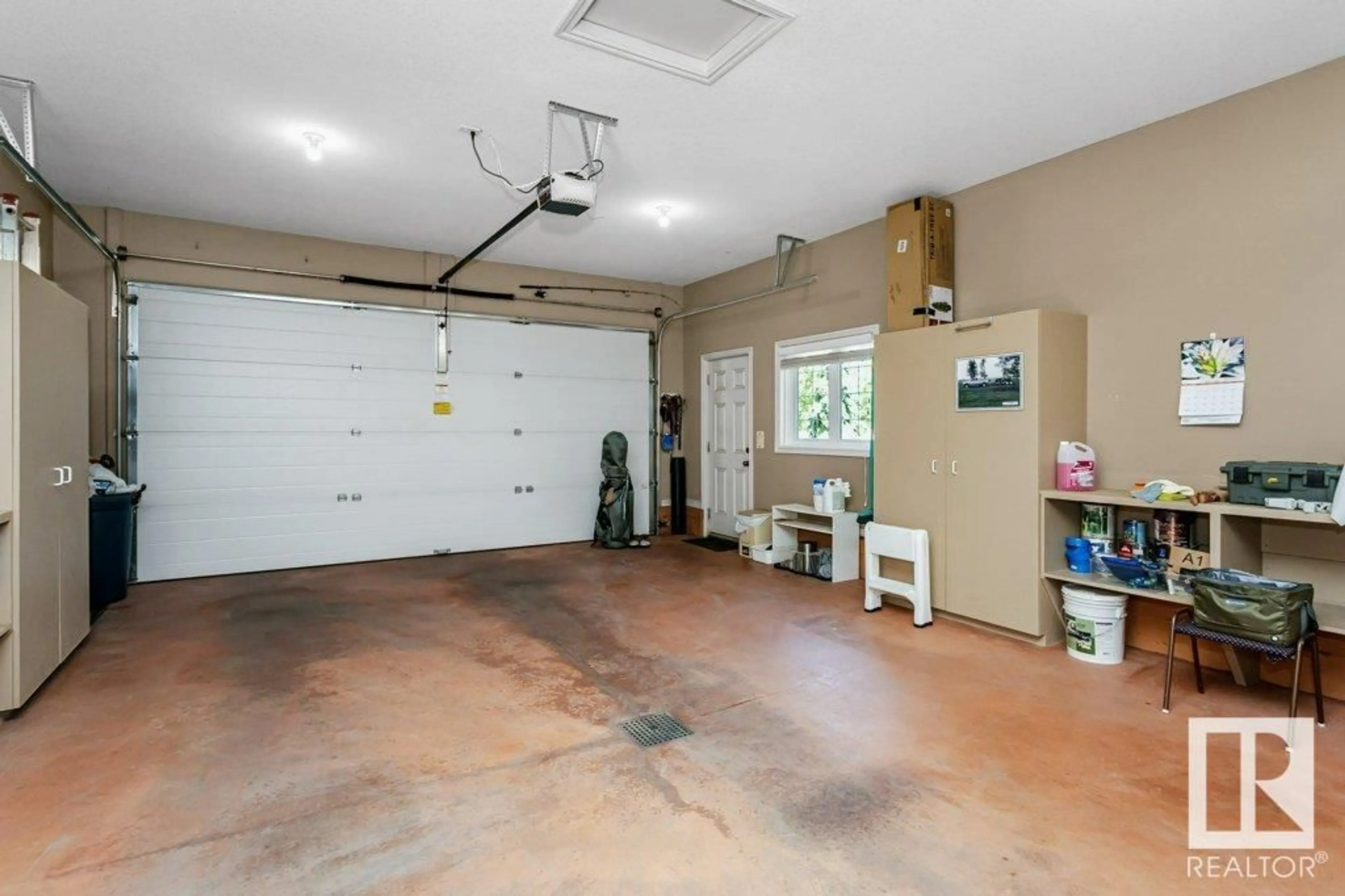 Indoor garage for 81 WALTERS PL, Leduc Alberta T9E0G3