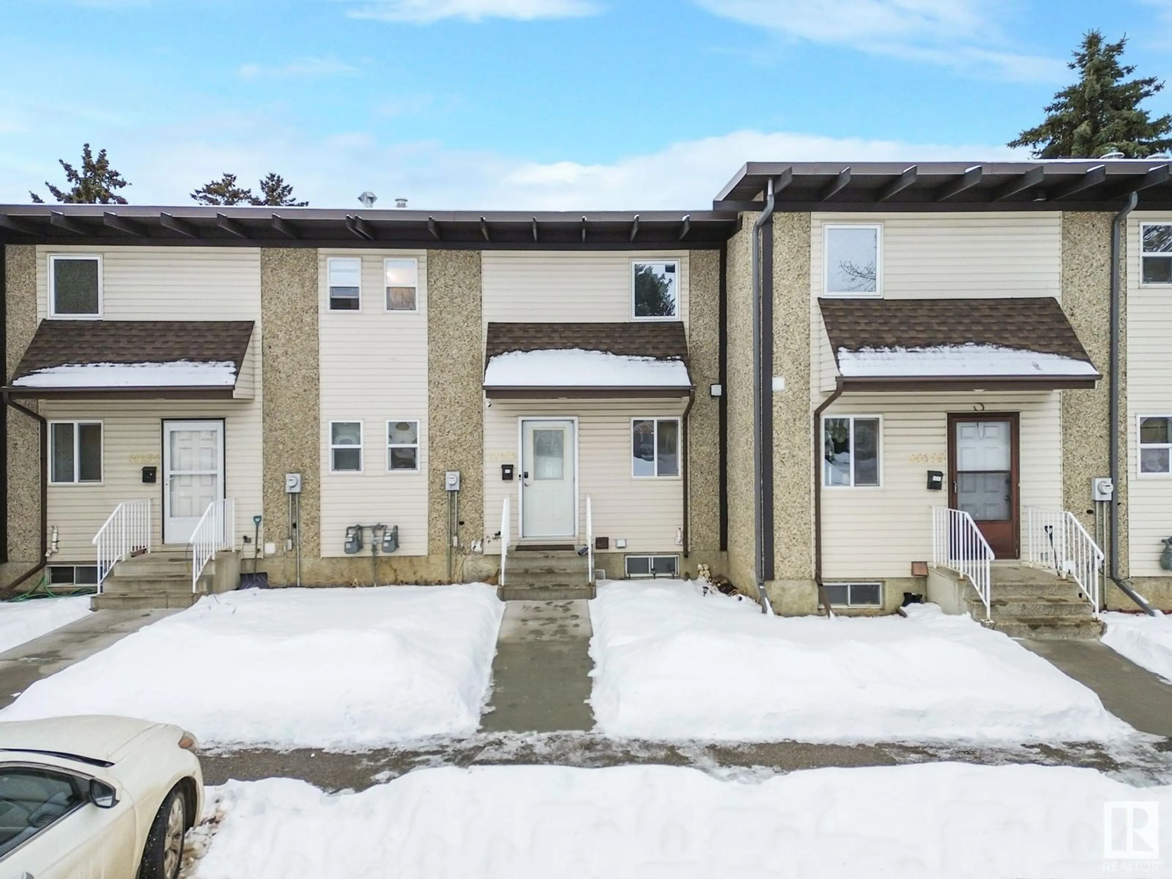 A pic from outside/outdoor area/front of a property/back of a property/a pic from drone, street for 14656 121 ST NW, Edmonton Alberta T5X1T8