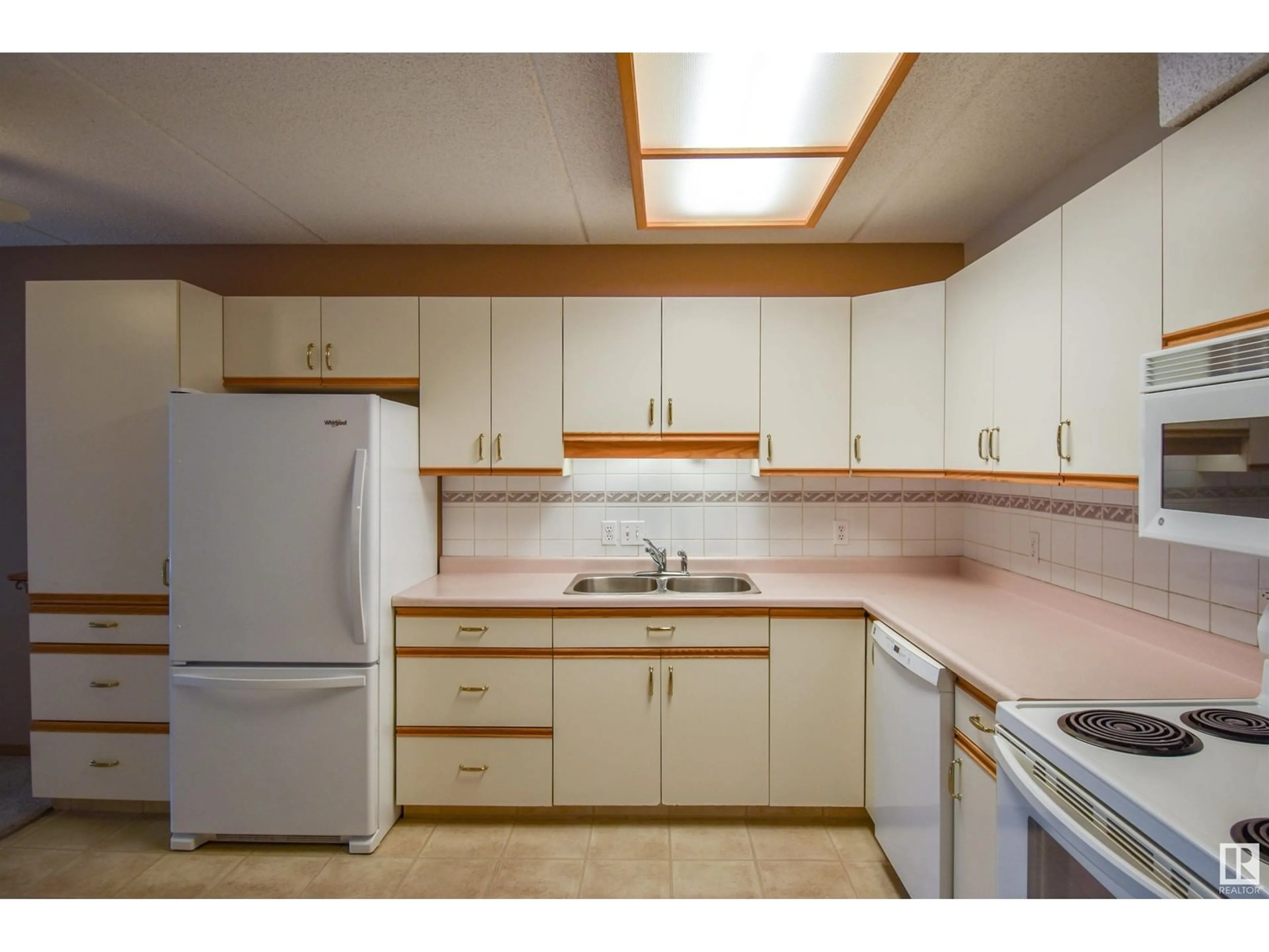 Standard kitchen, unknown for #206 112 CHURCH RD, Spruce Grove Alberta T7X3X1