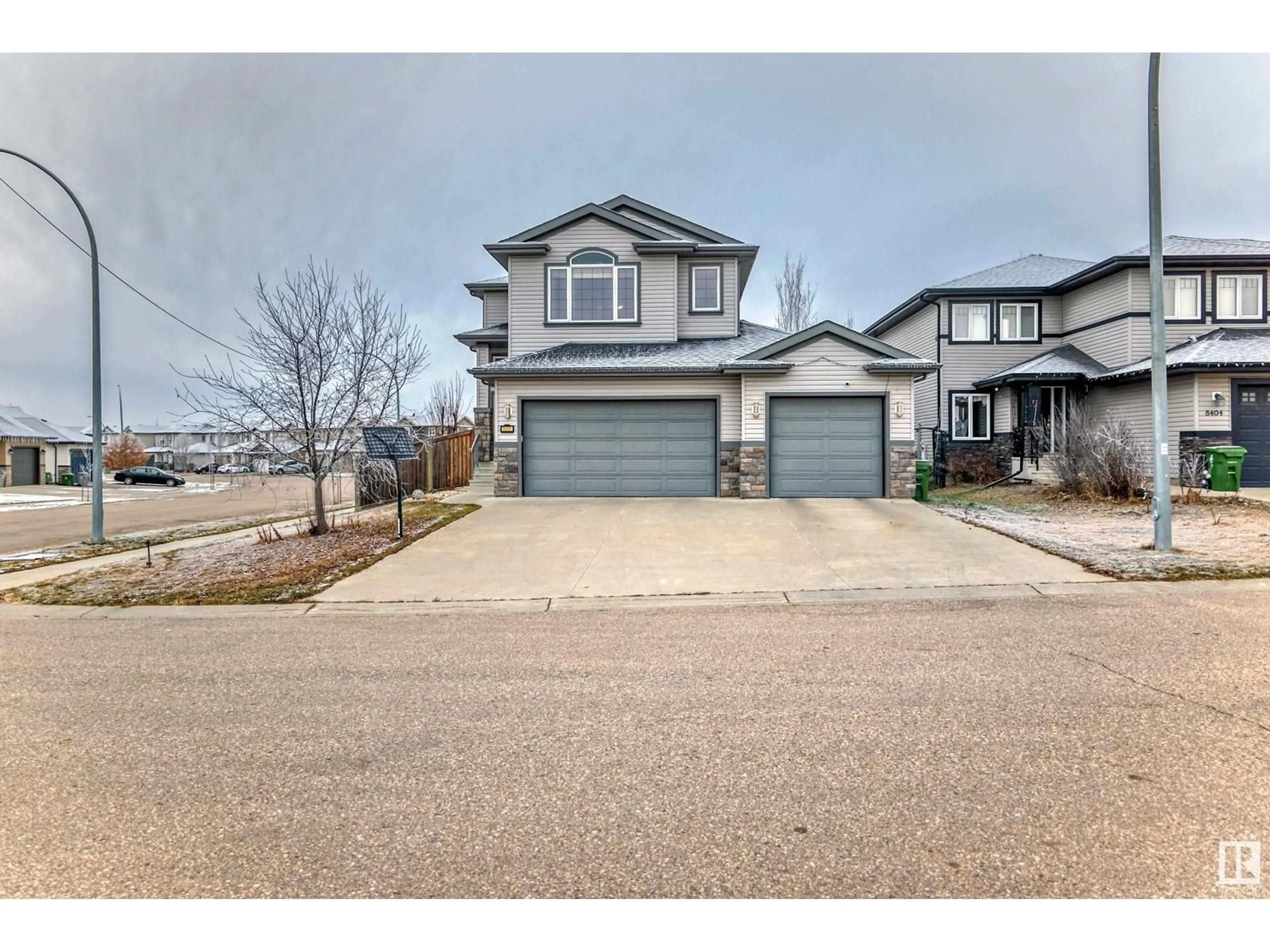 A pic from outside/outdoor area/front of a property/back of a property/a pic from drone, street for 8402 94 ST, Morinville Alberta T8R0A7