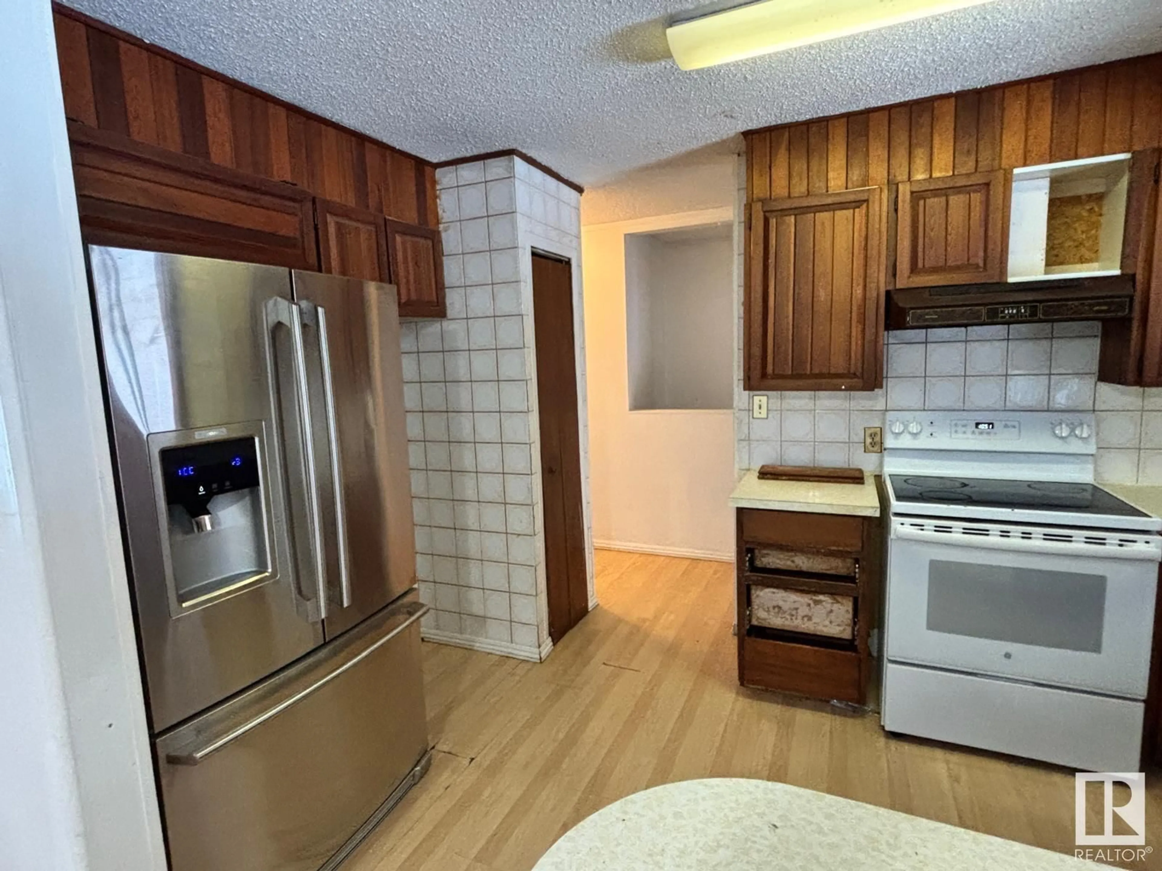 Standard kitchen, unknown for 5505 49 ST, Drayton Valley Alberta T7A1A4