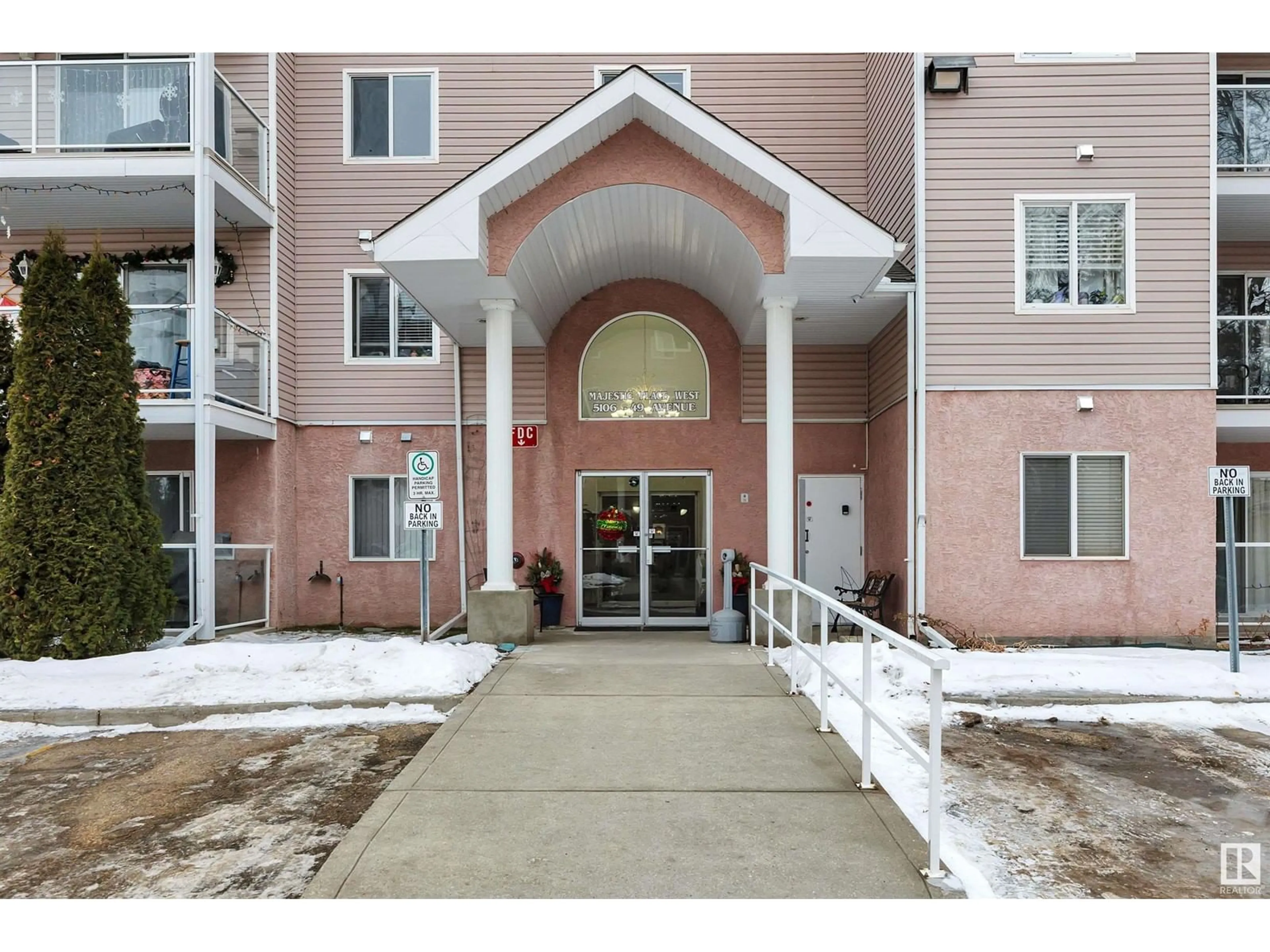 Indoor foyer for #204 5106 49 AV, Leduc Alberta T9E8H2