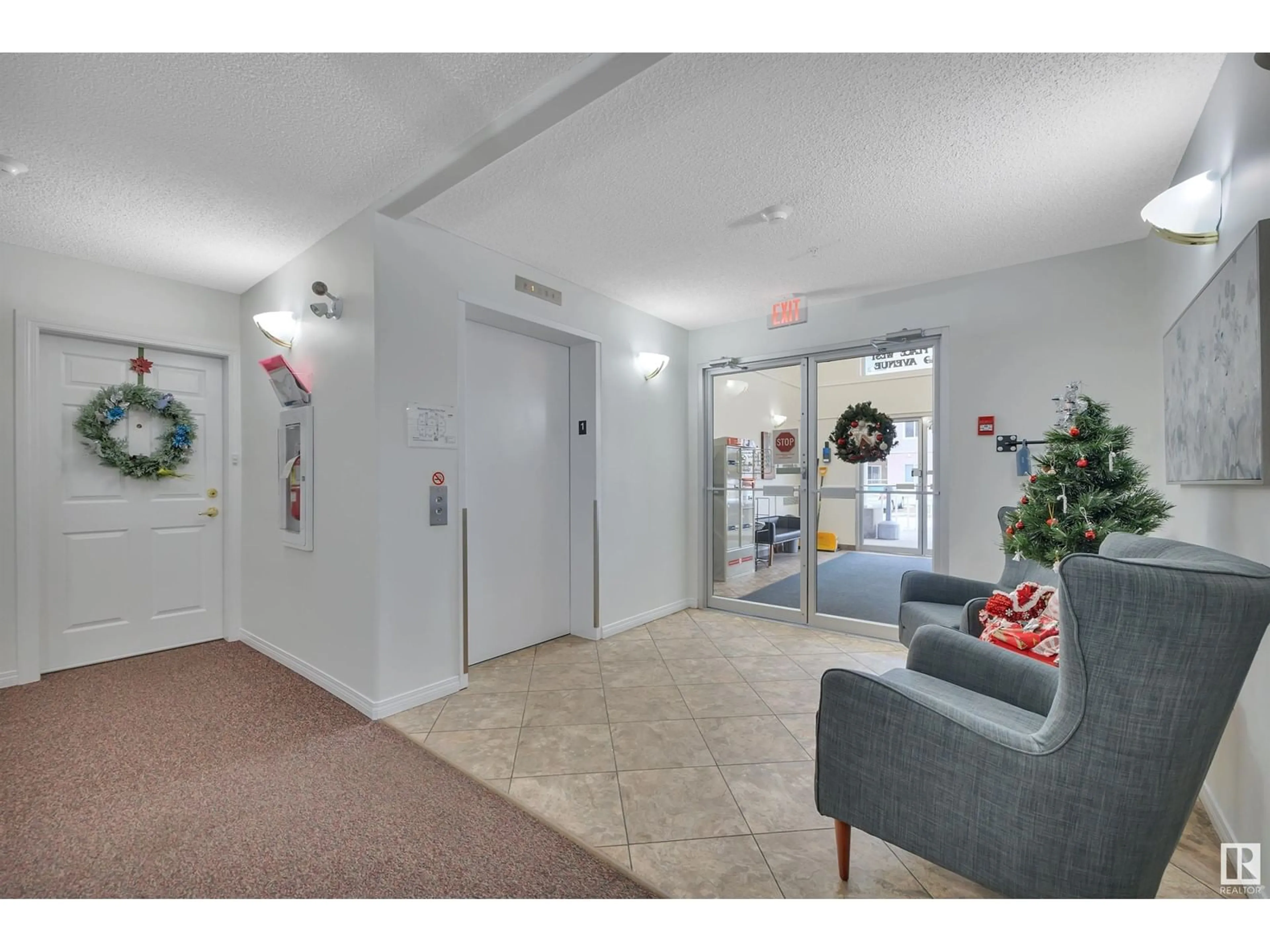 Indoor foyer for #204 5106 49 AV, Leduc Alberta T9E8H2