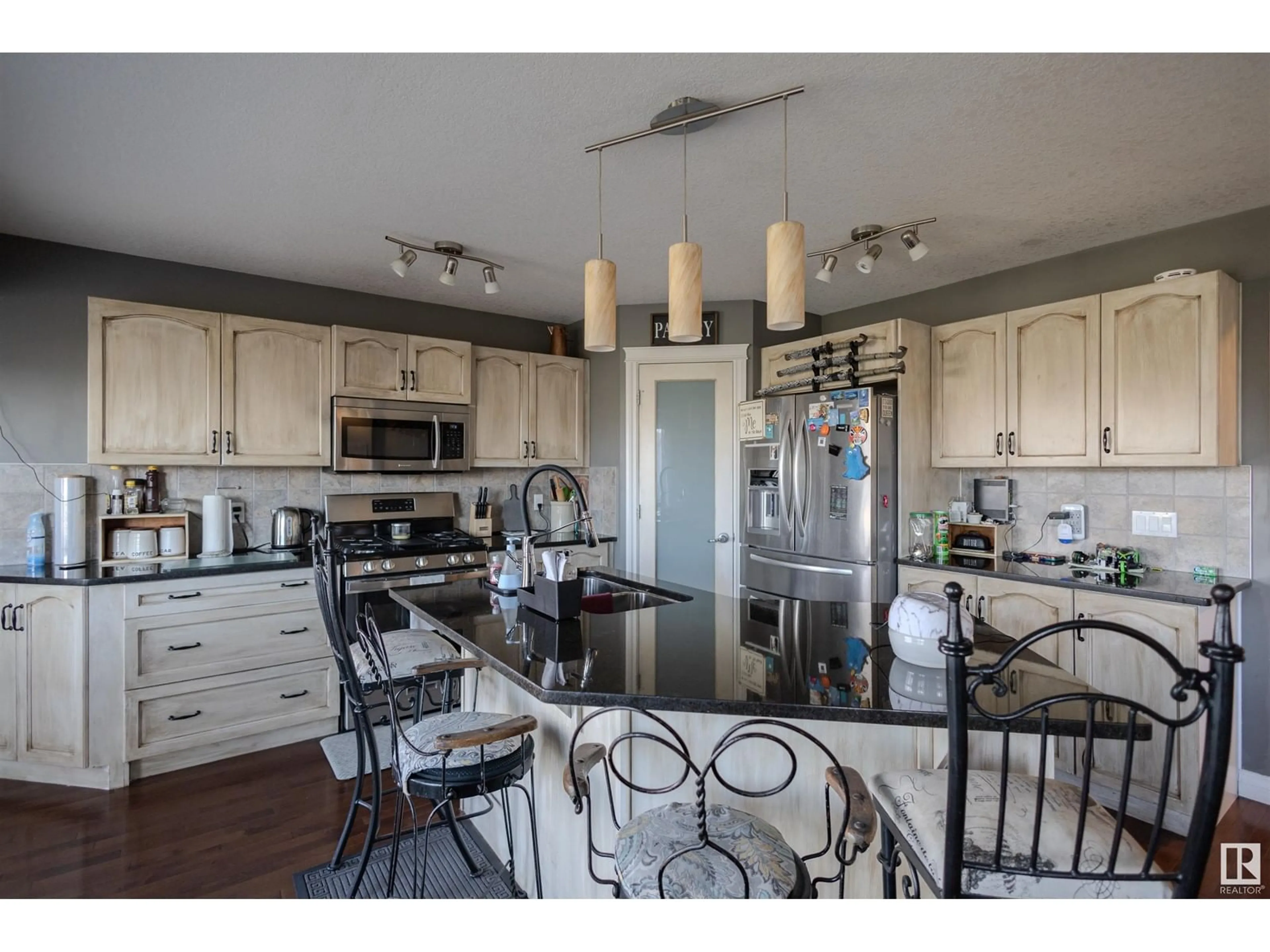 Open concept kitchen, ceramic/tile floor for 76 DALQUIST BA, Leduc Alberta T9E0J7