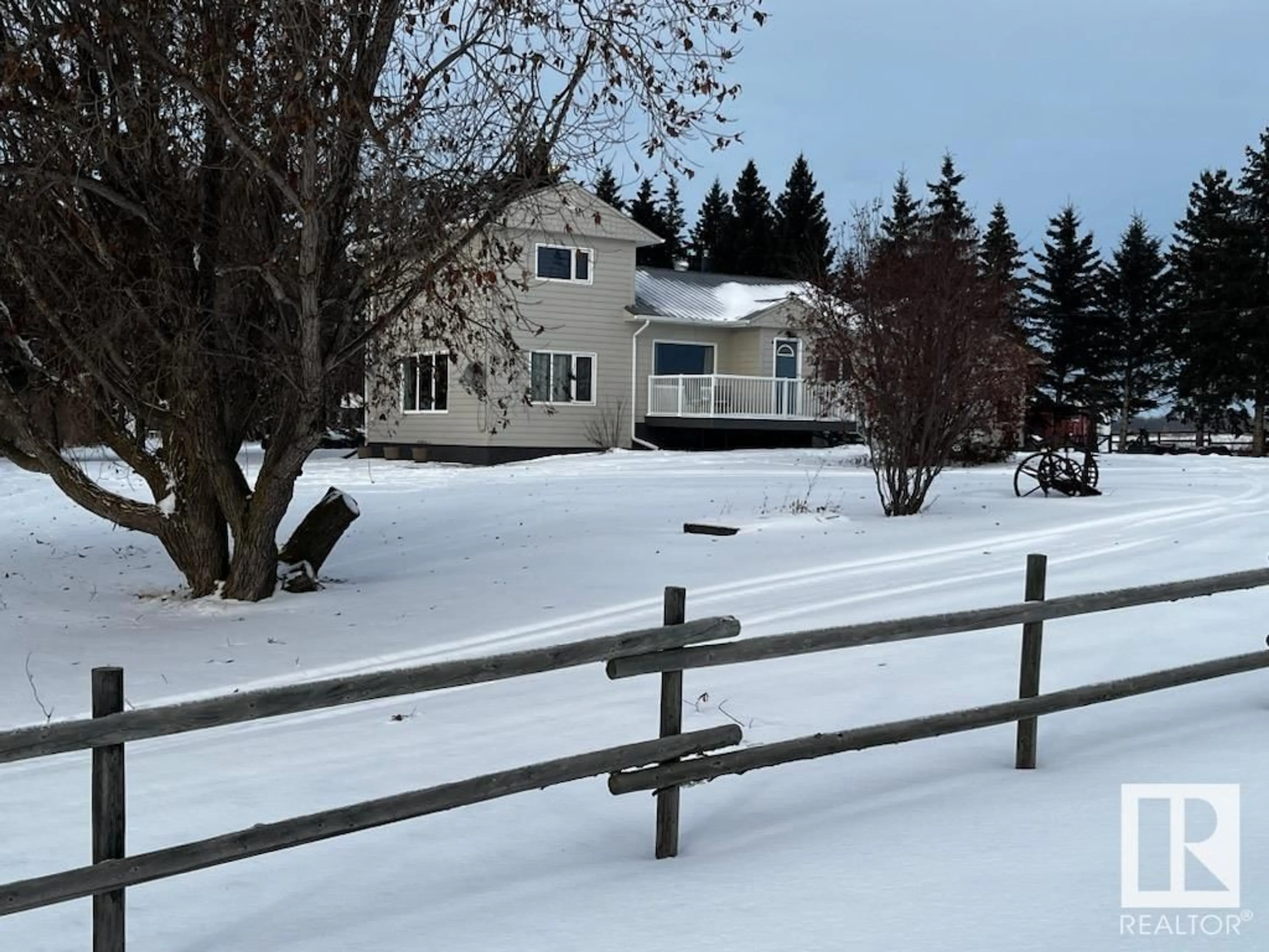 A pic from outside/outdoor area/front of a property/back of a property/a pic from drone, unknown for 472060 RR 231, Rural Wetaskiwin County Alberta T0C1L0