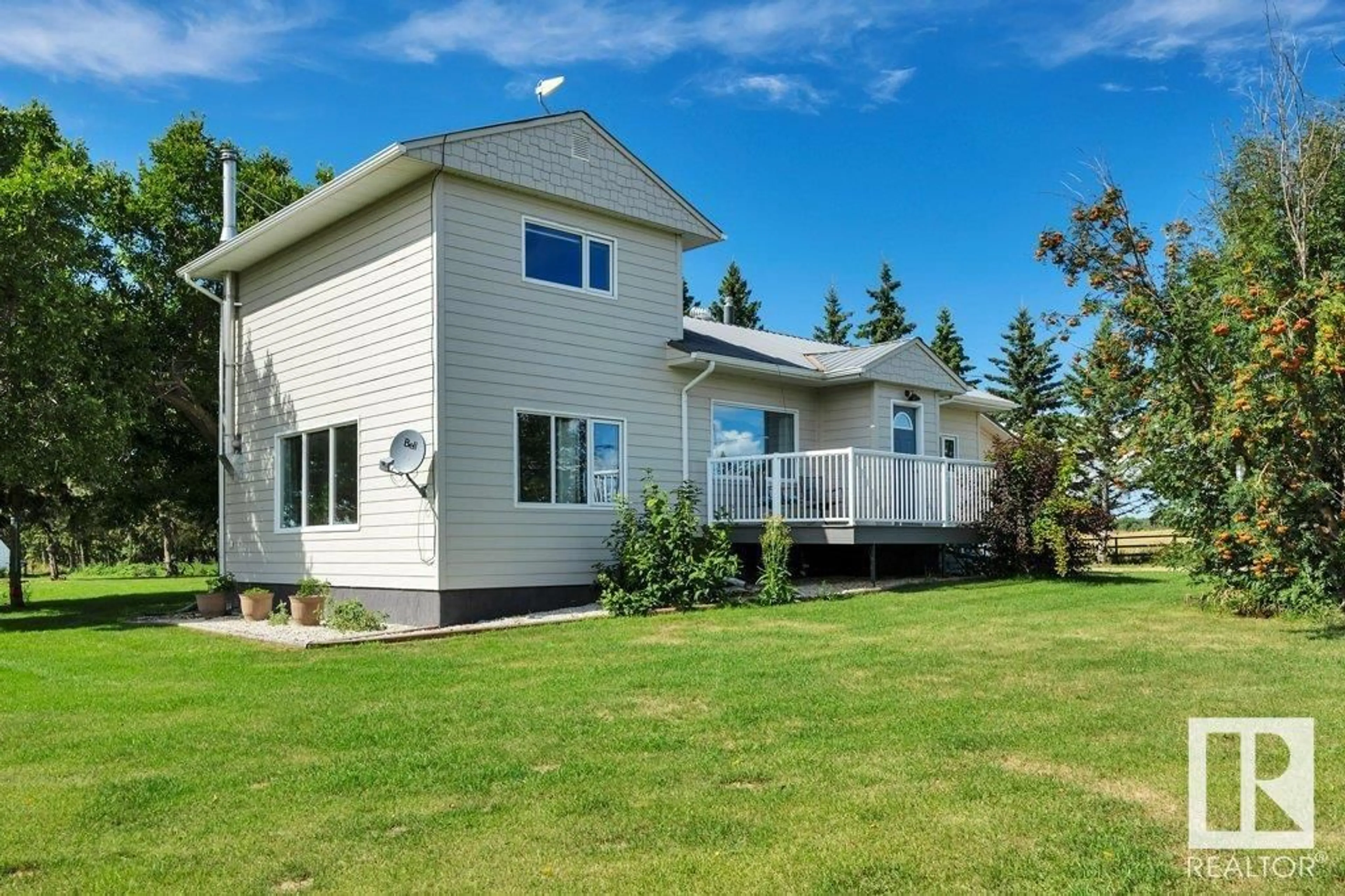 A pic from outside/outdoor area/front of a property/back of a property/a pic from drone, unknown for 472060 RR 231, Rural Wetaskiwin County Alberta T0C1L0