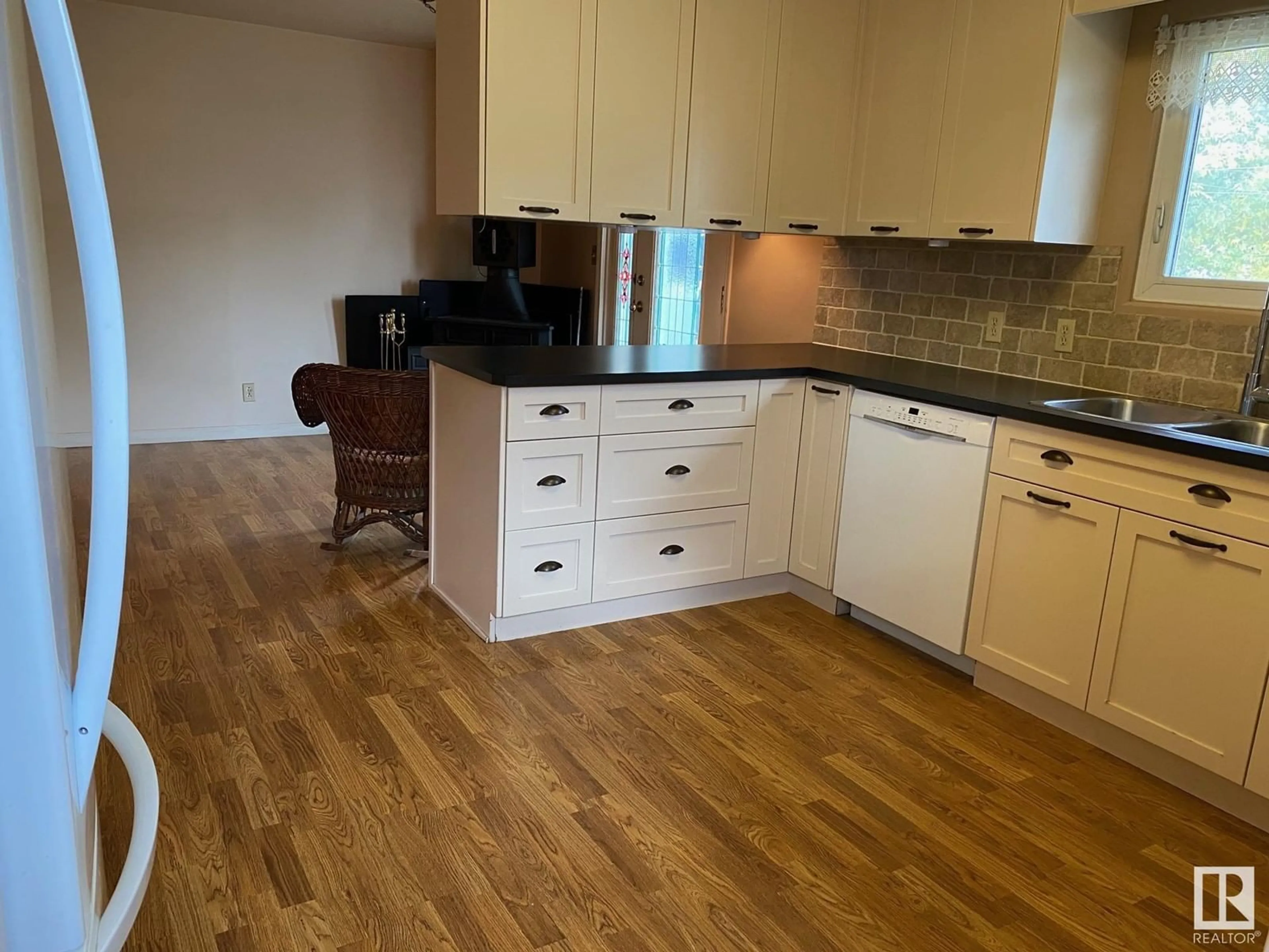 Standard kitchen, wood/laminate floor for 4618 47 AV, Wetaskiwin Alberta T9A0J4