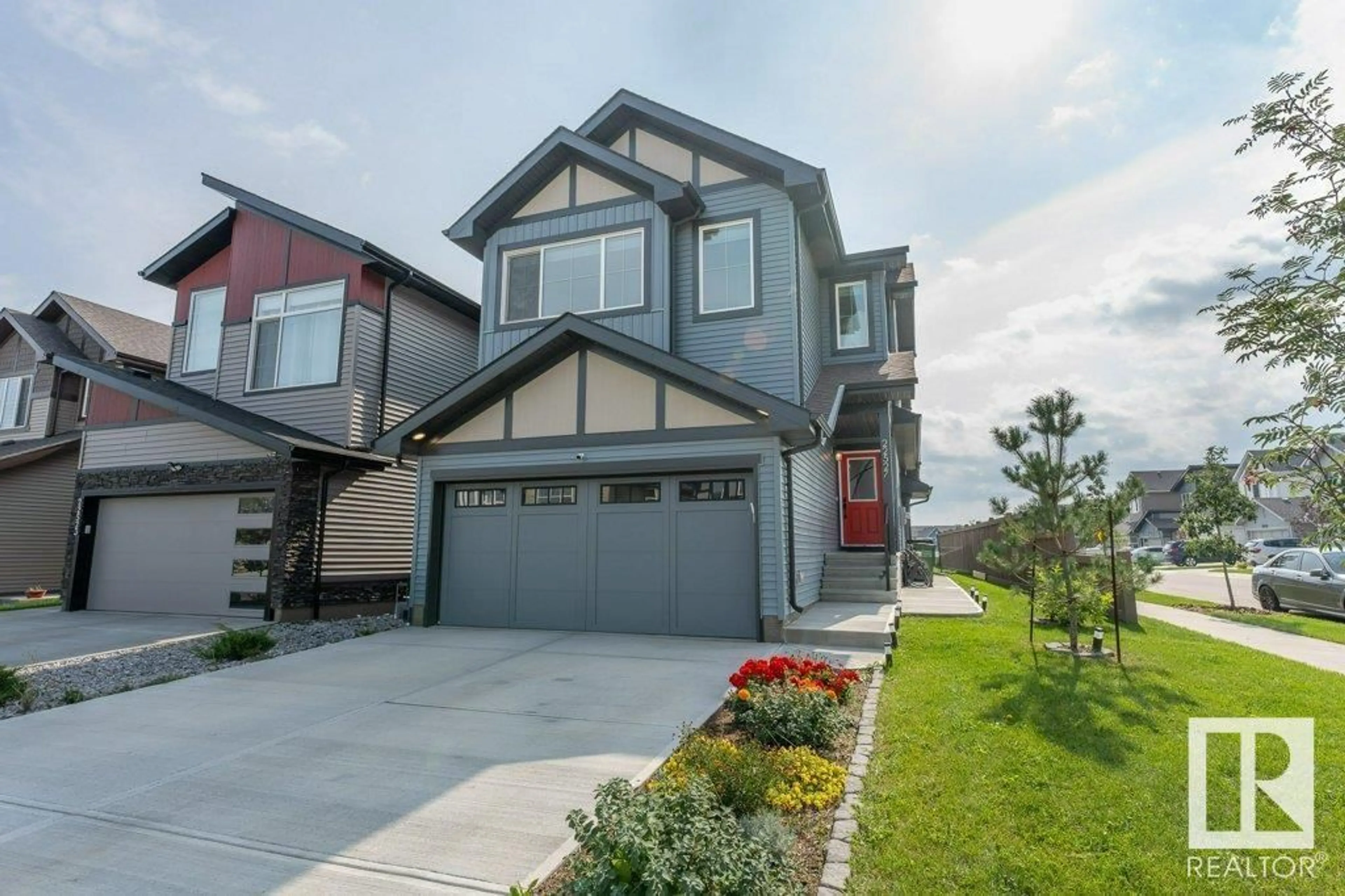 Home with vinyl exterior material, street for 22527 99 AV NW, Edmonton Alberta T5T7R7