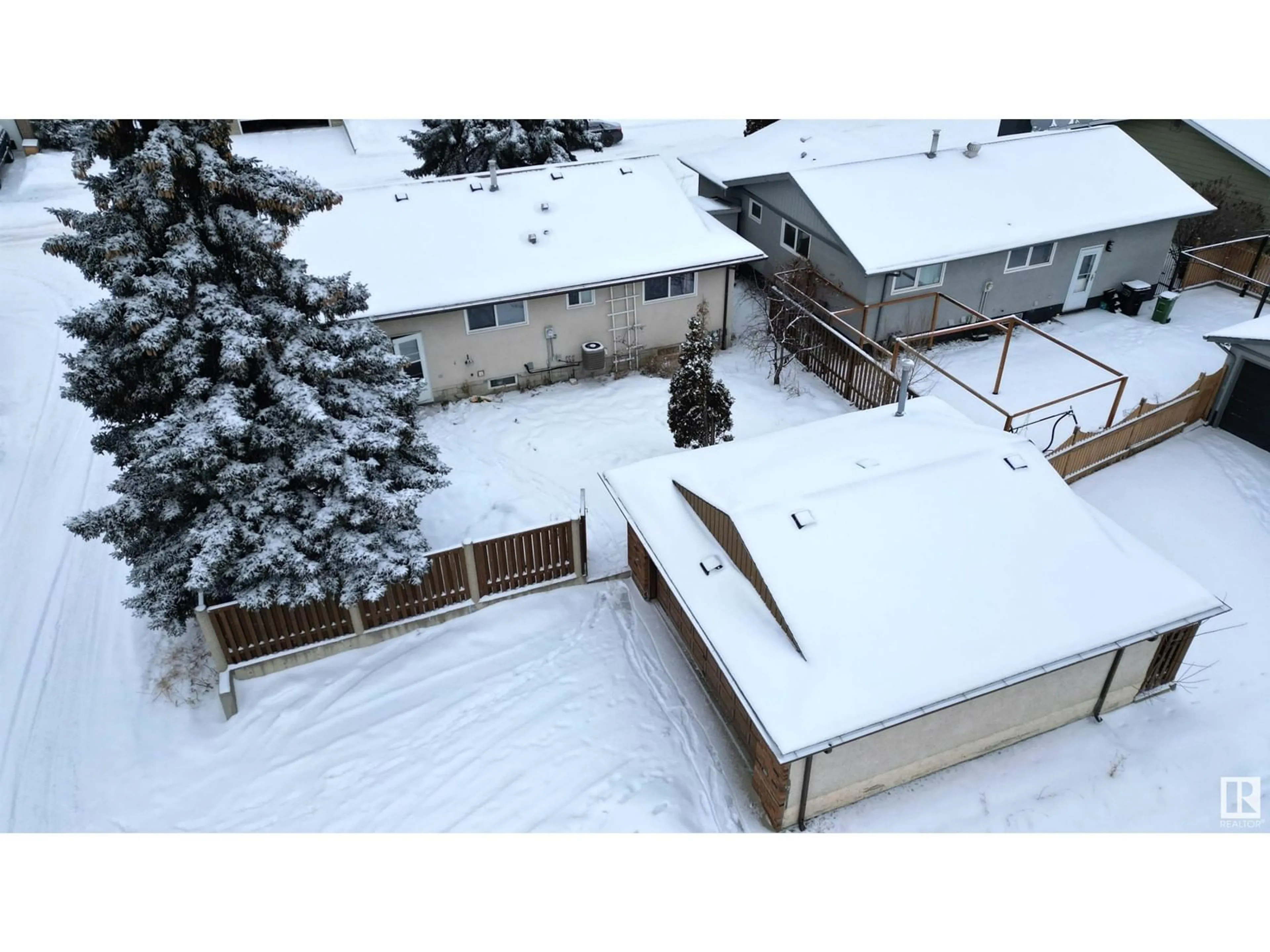 A pic from outside/outdoor area/front of a property/back of a property/a pic from drone, building for 14511 117 ST NW, Edmonton Alberta T5X1J9