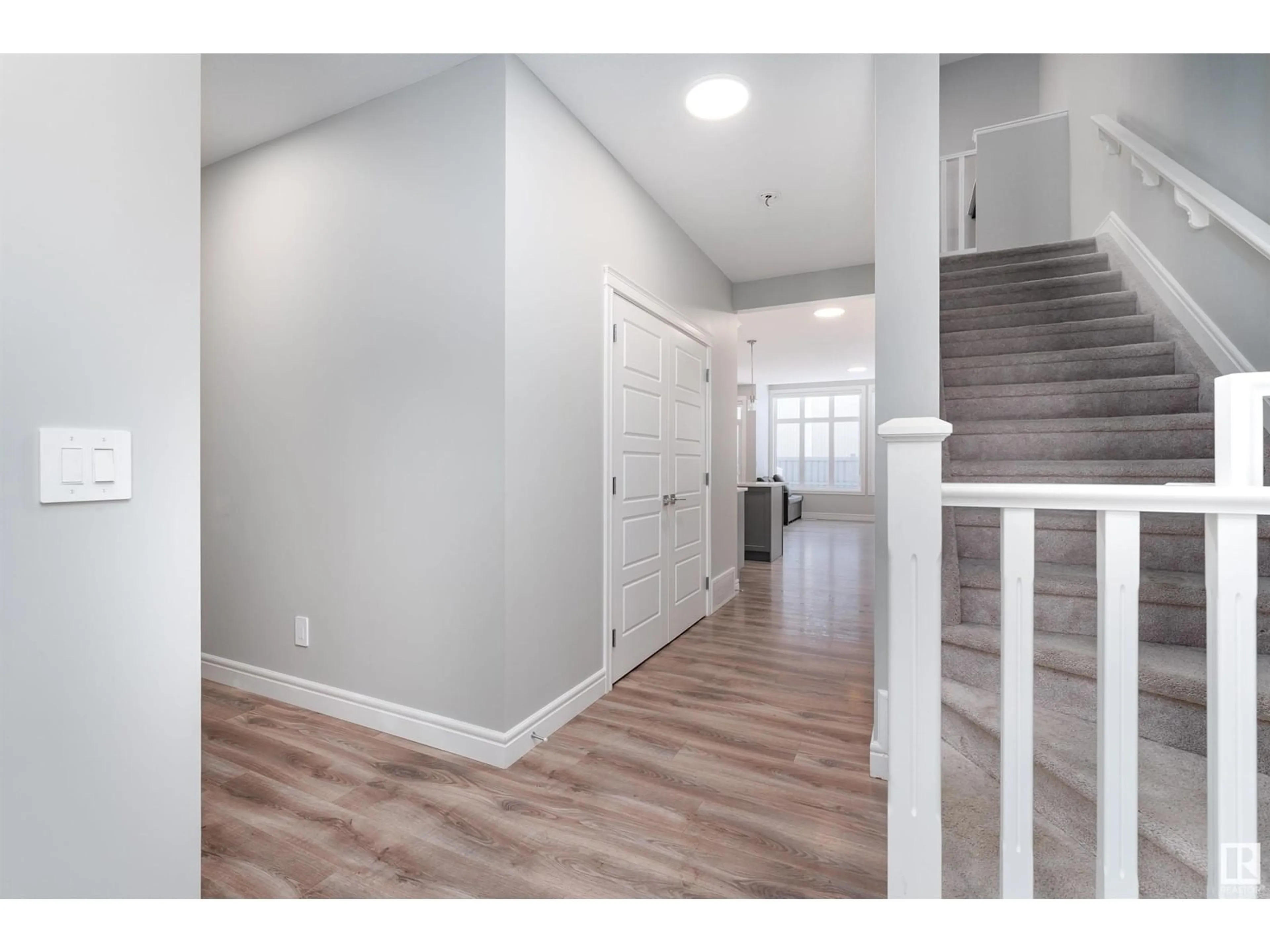 Indoor entryway for 16720 30 AV SW, Edmonton Alberta T6W5A3