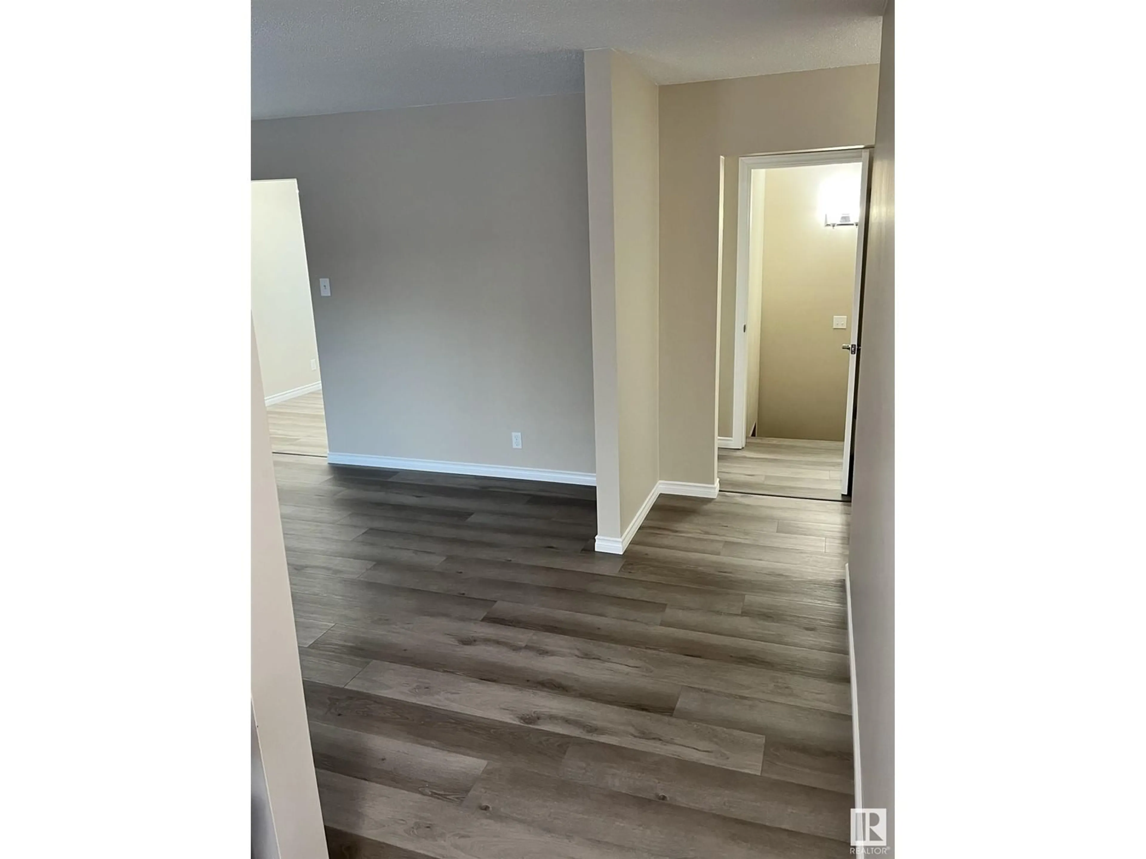 A pic of a room for 6728 136 AV NW, Edmonton Alberta T5C2J7