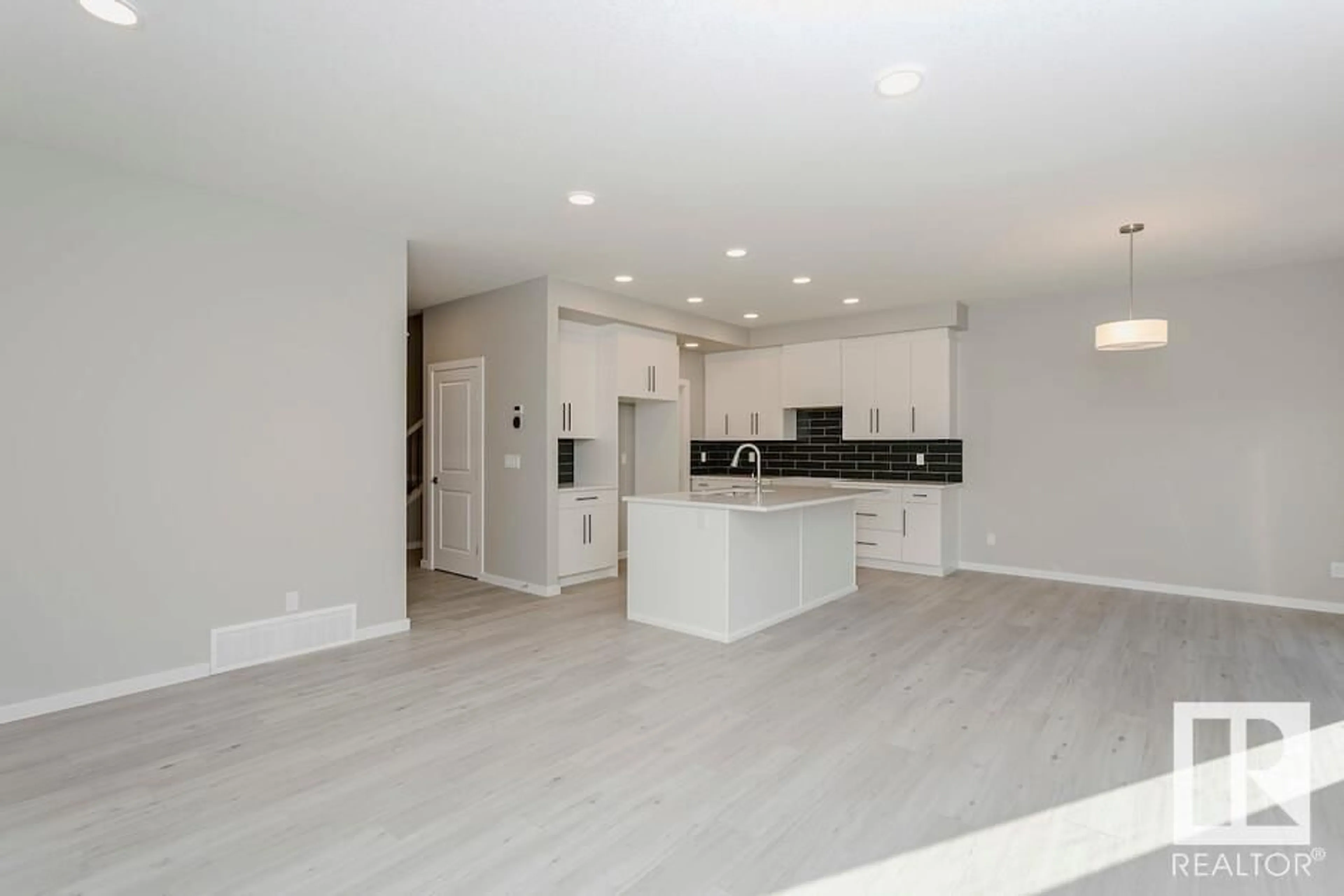 Open concept kitchen, unknown for 35 CANNES CV, St. Albert Alberta T8T2C6