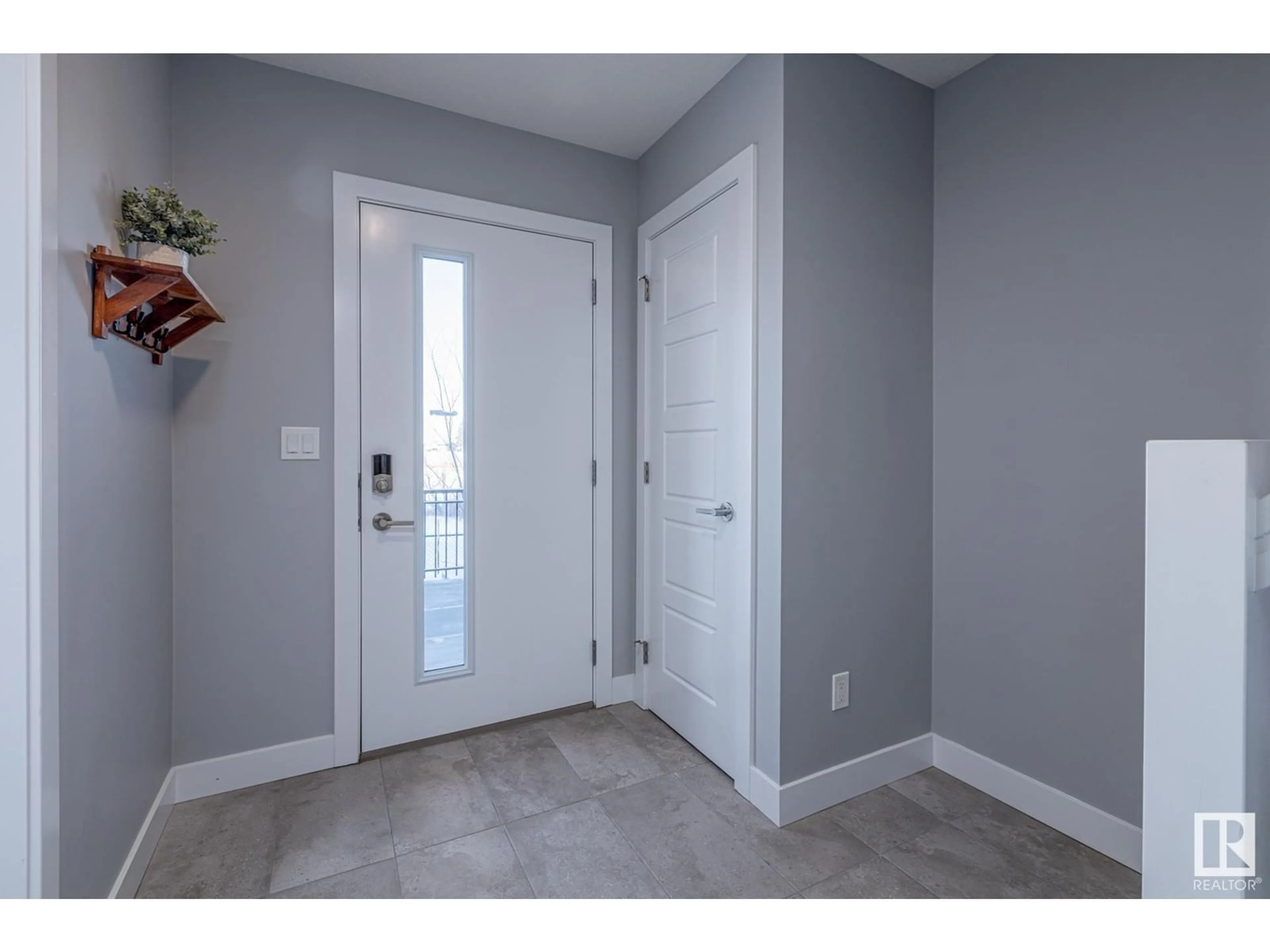 Indoor entryway for #130 804 WELSH DR SW, Edmonton Alberta T6X1Y8