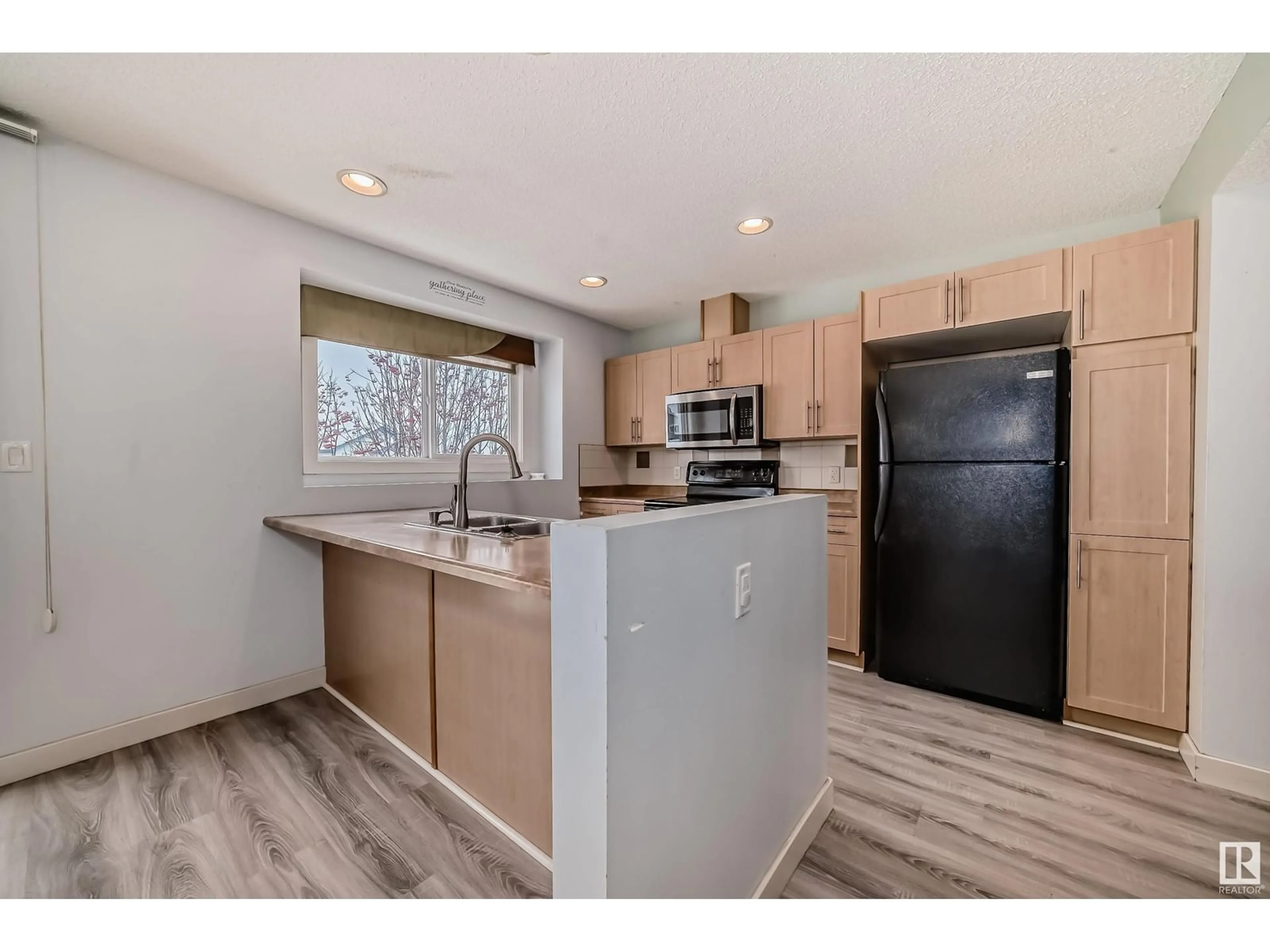 Open concept kitchen, unknown for 12 FAIRFAX LN, Devon Alberta T9G0A4