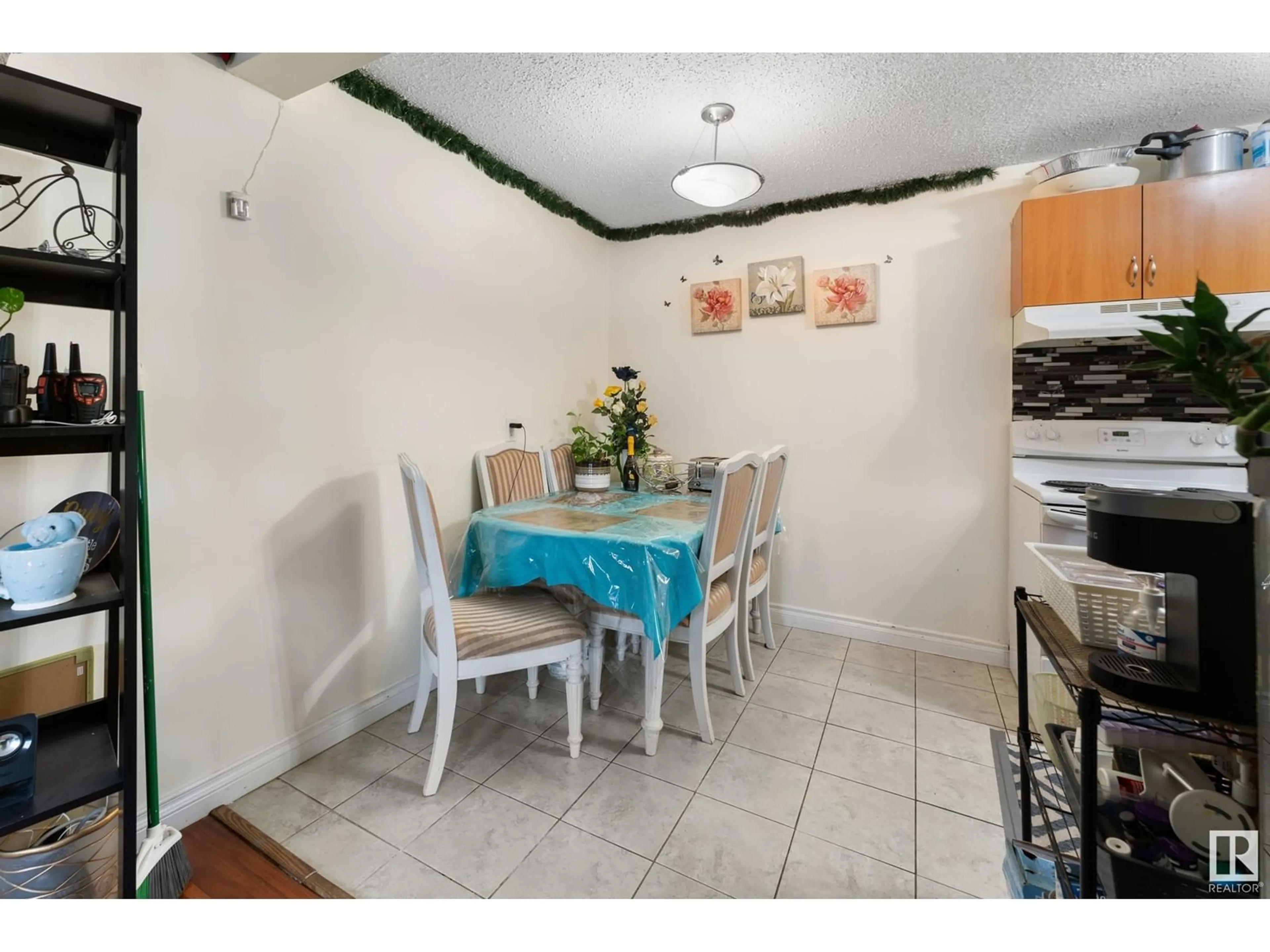 Dining room, ceramic/tile floor for 1498 Lakewood RD NW, Edmonton Alberta T6K3M2