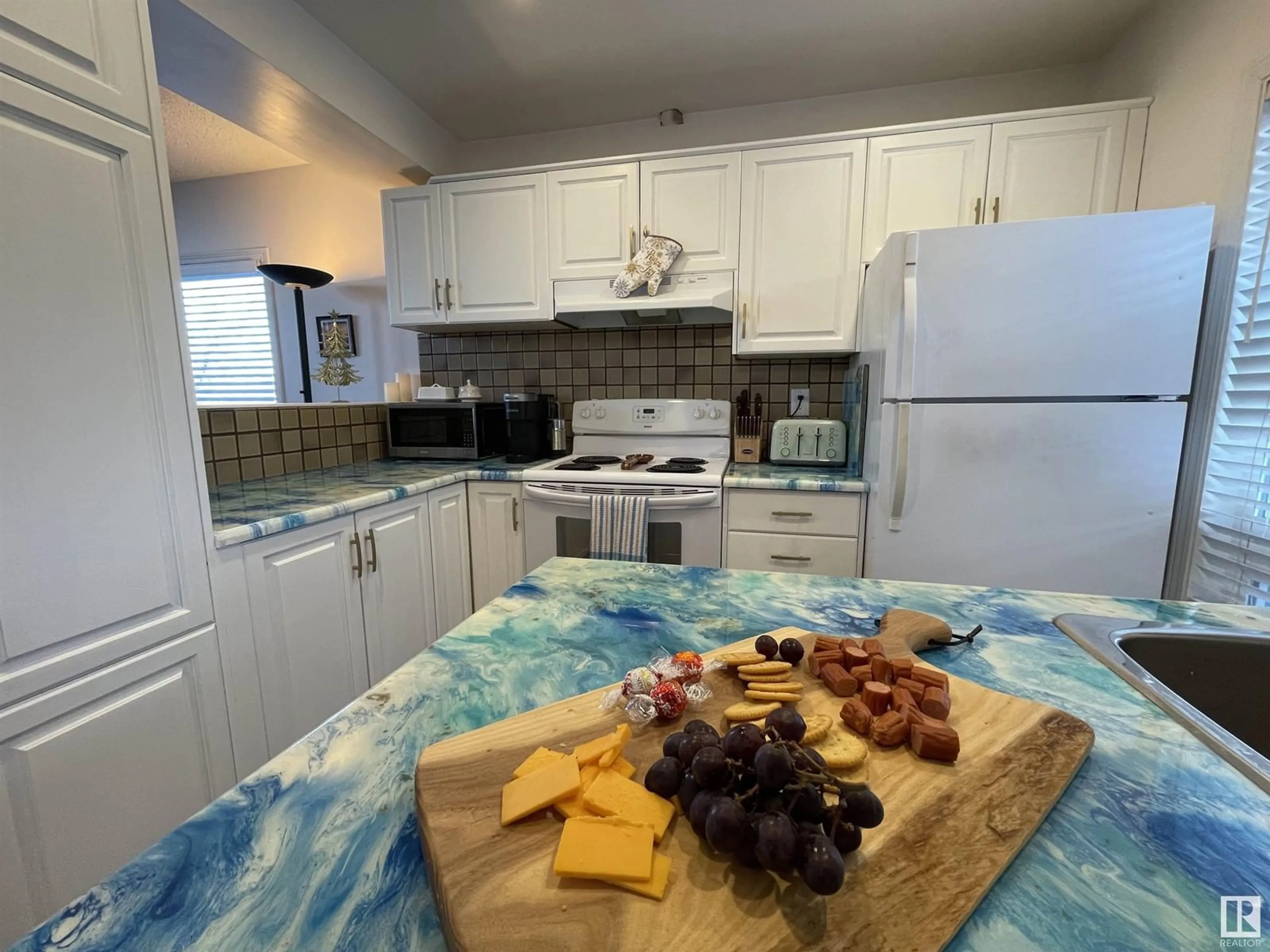 Standard kitchen, ceramic/tile floor for #30 1440 Sherwood DR, Sherwood Park Alberta T8A4W3