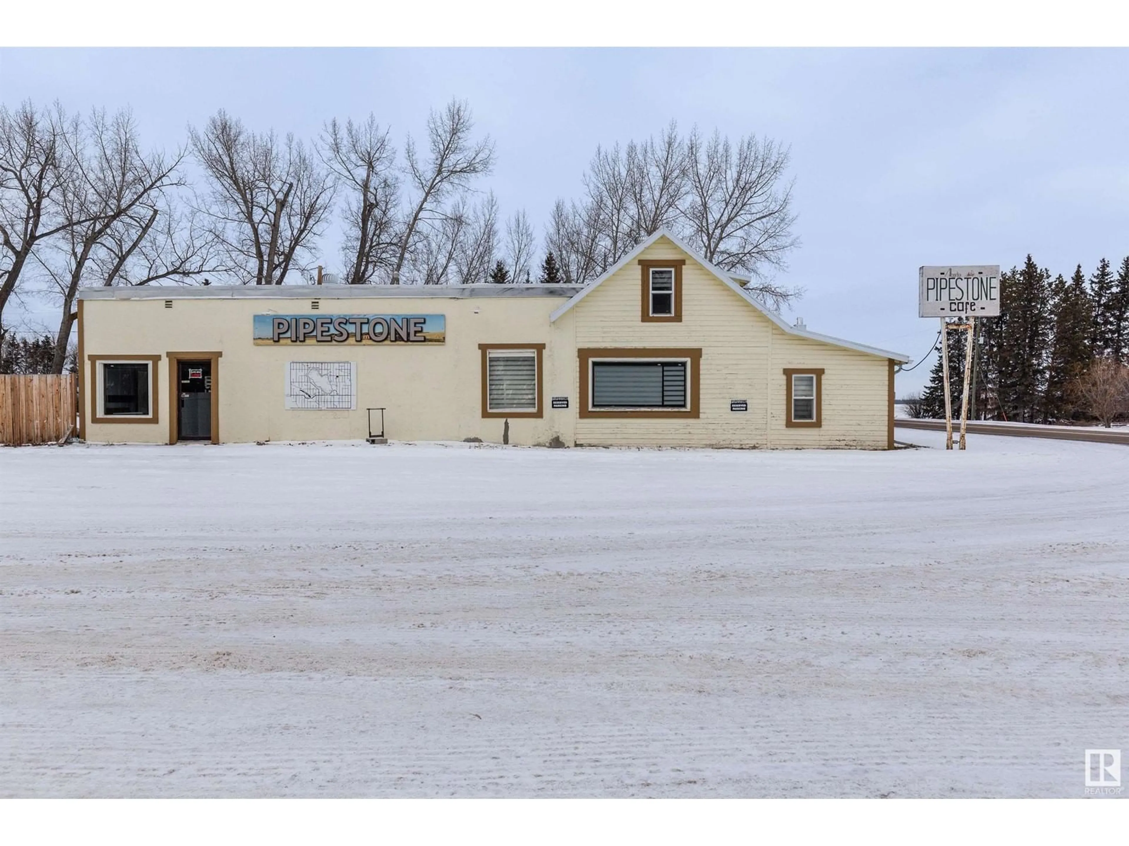 Indoor foyer for 270002 TWP RD 472A NE, Rural Wetaskiwin County Alberta T0C0P0