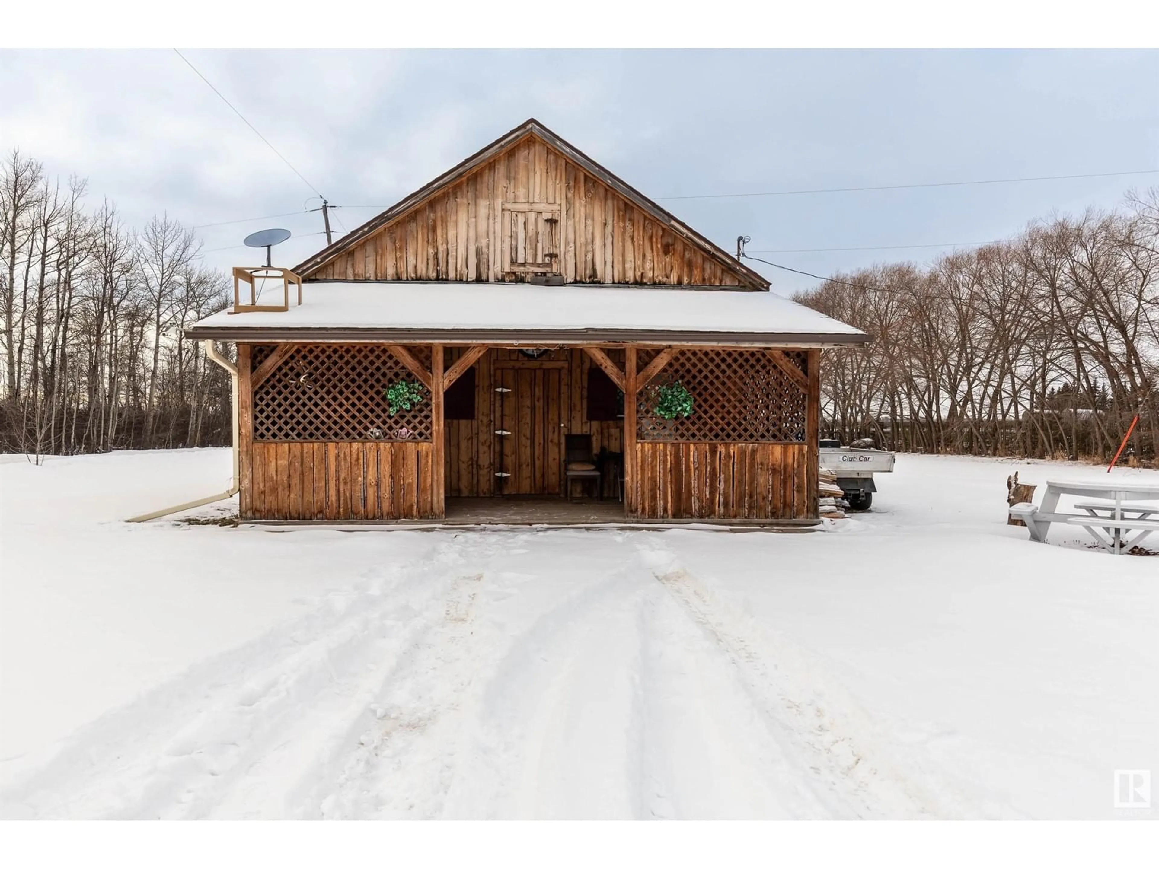 Indoor garage for 270002 TWP RD 472A NE, Rural Wetaskiwin County Alberta T0C0P0