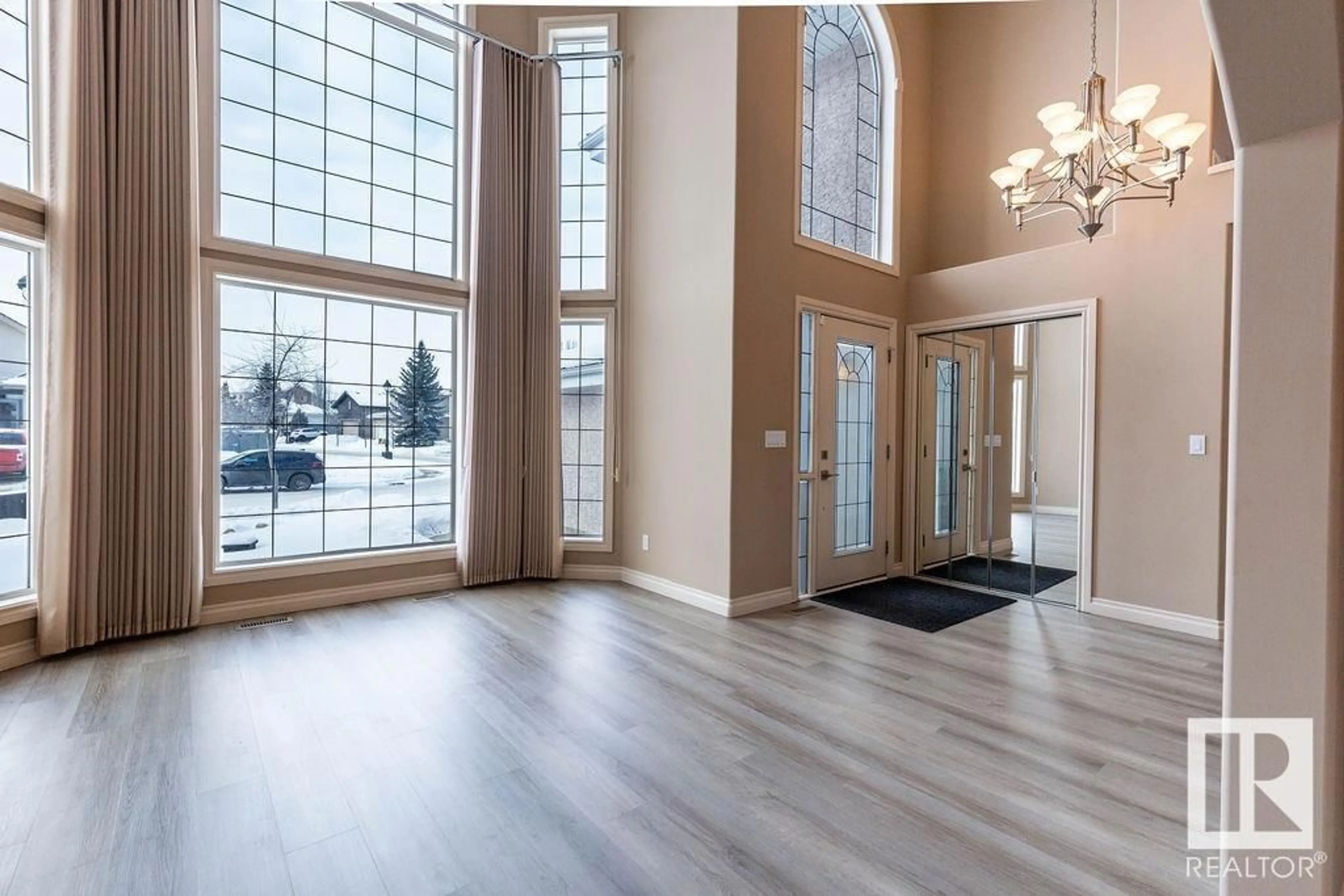 Indoor foyer for 1021 DOWNEY WY NW, Edmonton Alberta T6M2V4