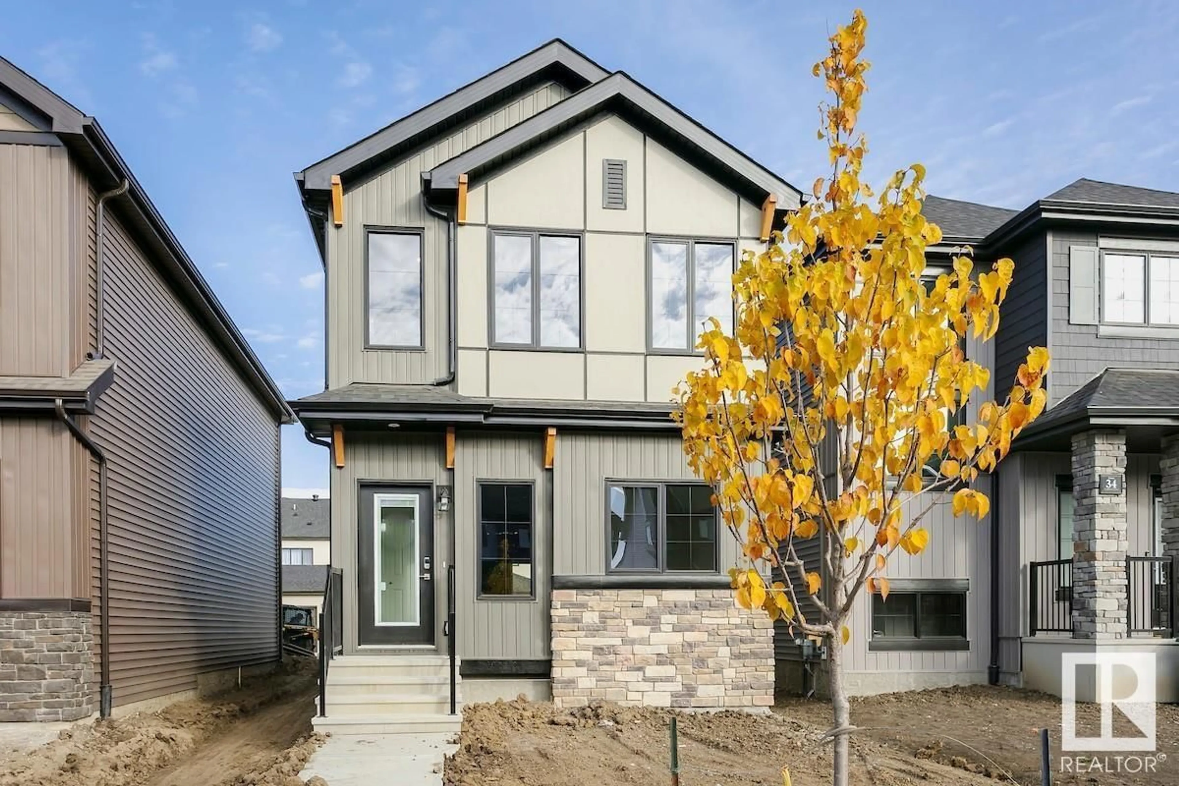 Home with vinyl exterior material, street for 32 CHAMBERY CR, St. Albert Alberta T8T2C5