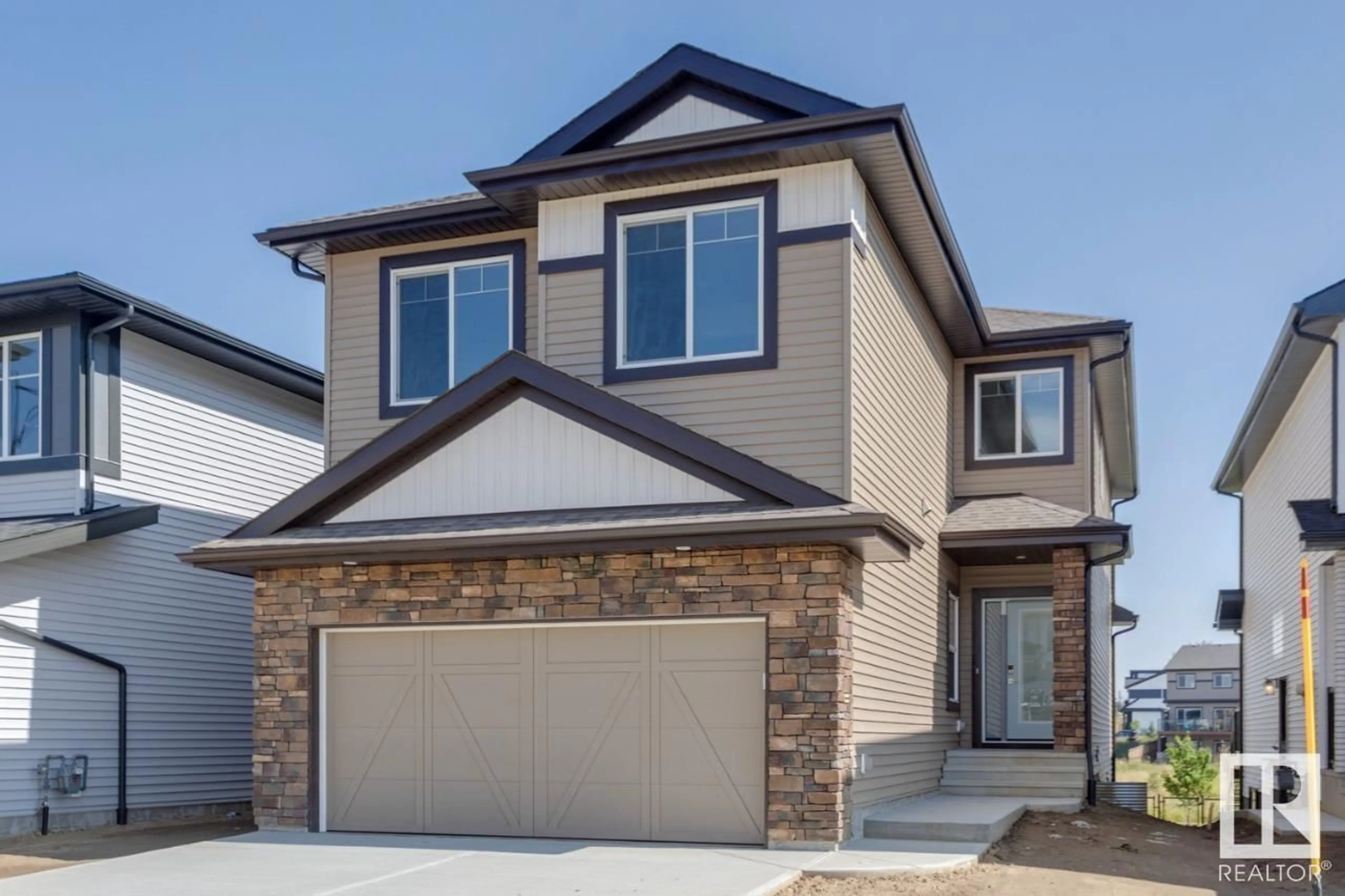 Home with vinyl exterior material, street for 664 KINGLET BV NW, Edmonton Alberta T5S0S8