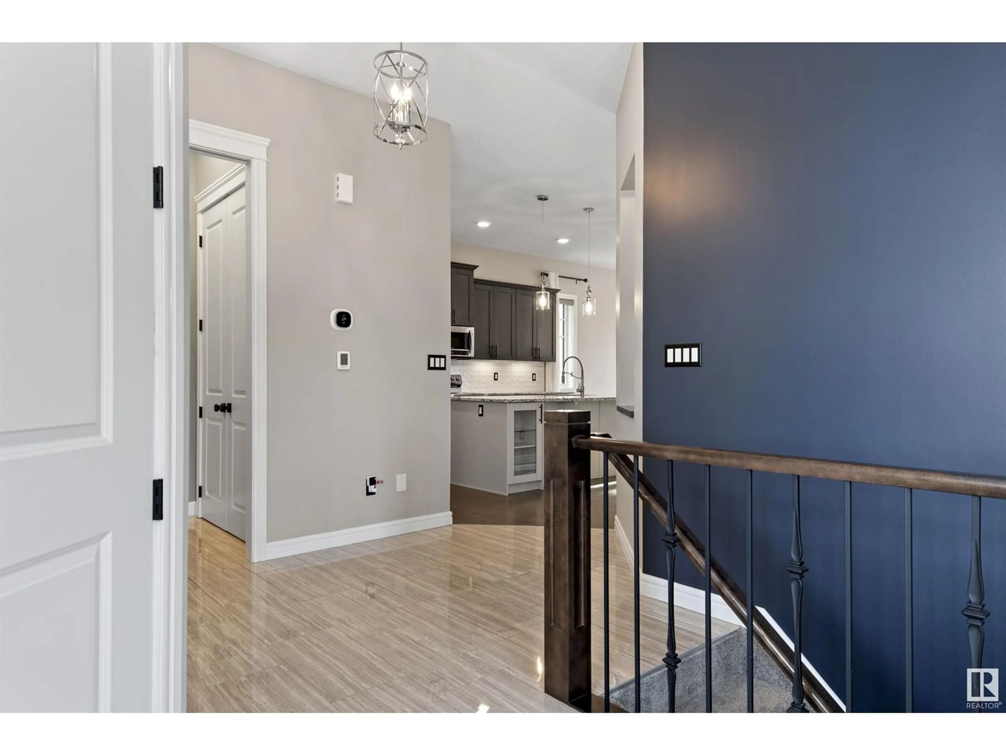 Indoor entryway for 1803 AINSLIE CO SW, Edmonton Alberta T6W2R8