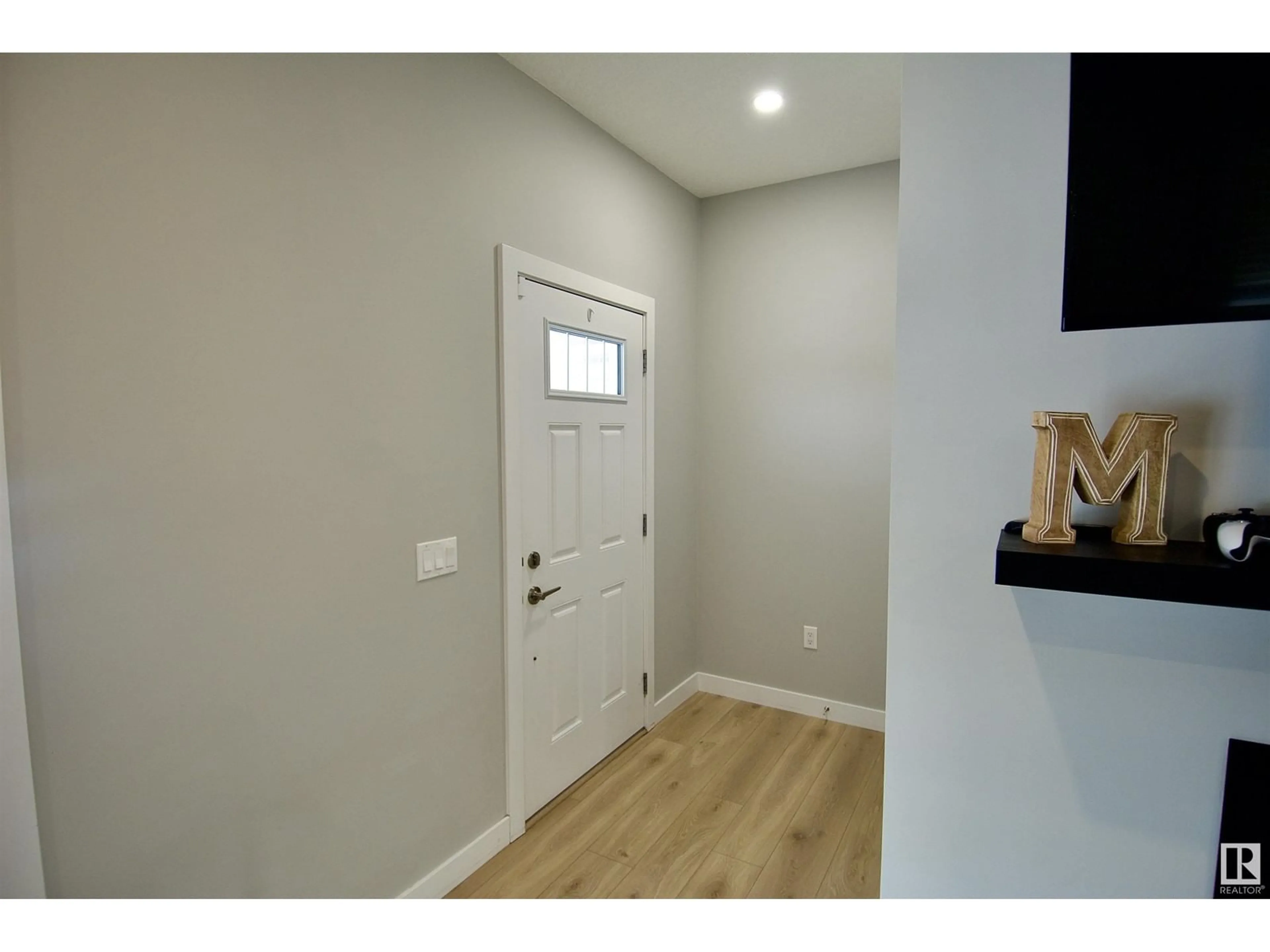 Indoor entryway for 39 SIENNA BV, Fort Saskatchewan Alberta T8L0W3