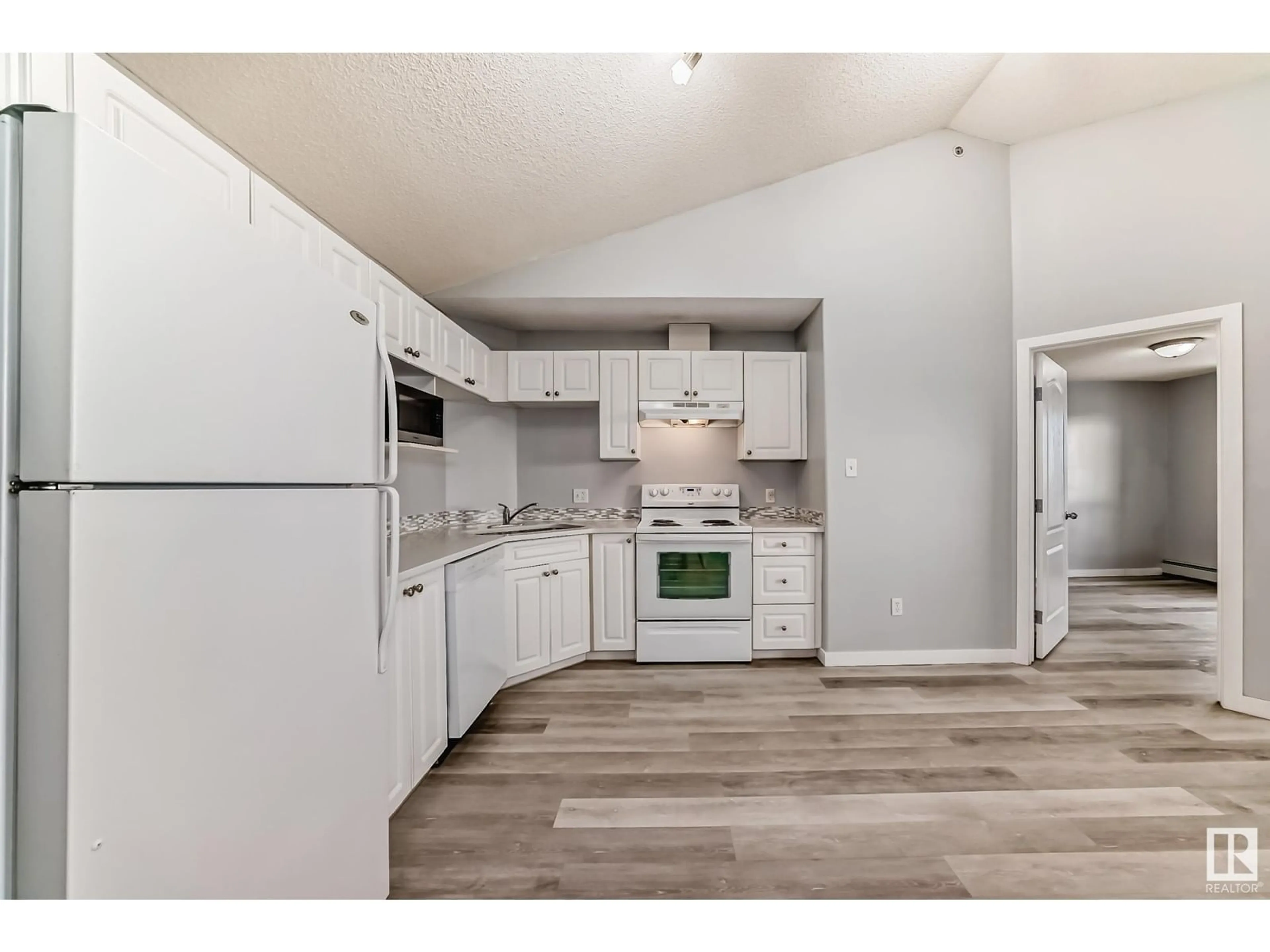 Open concept kitchen, unknown for #1422 330 CLAREVIEW STATION DR NW, Edmonton Alberta T5Y0E6