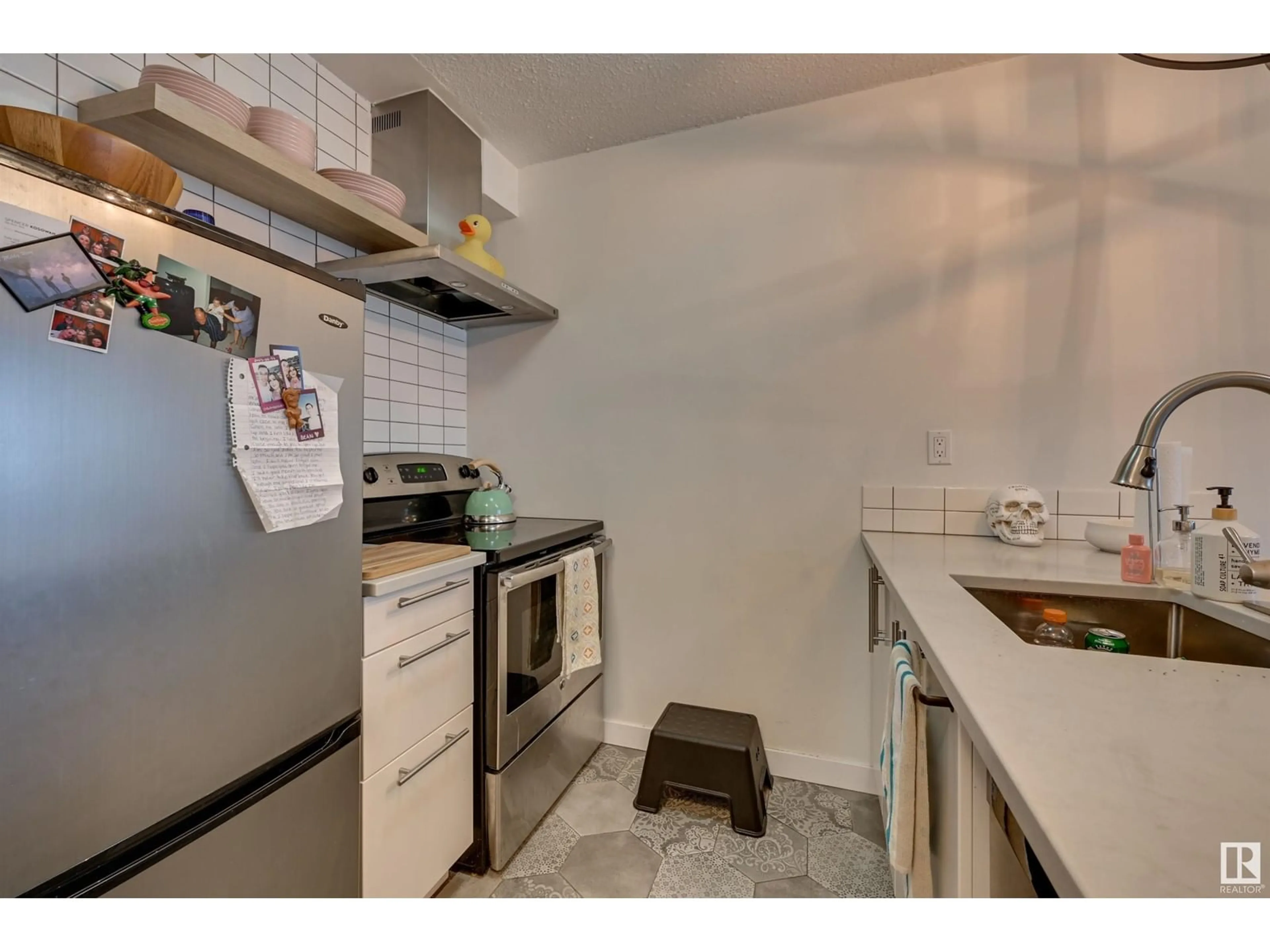 Standard kitchen, unknown for #323 - 10160 114 ST, Edmonton Alberta T5K2L2