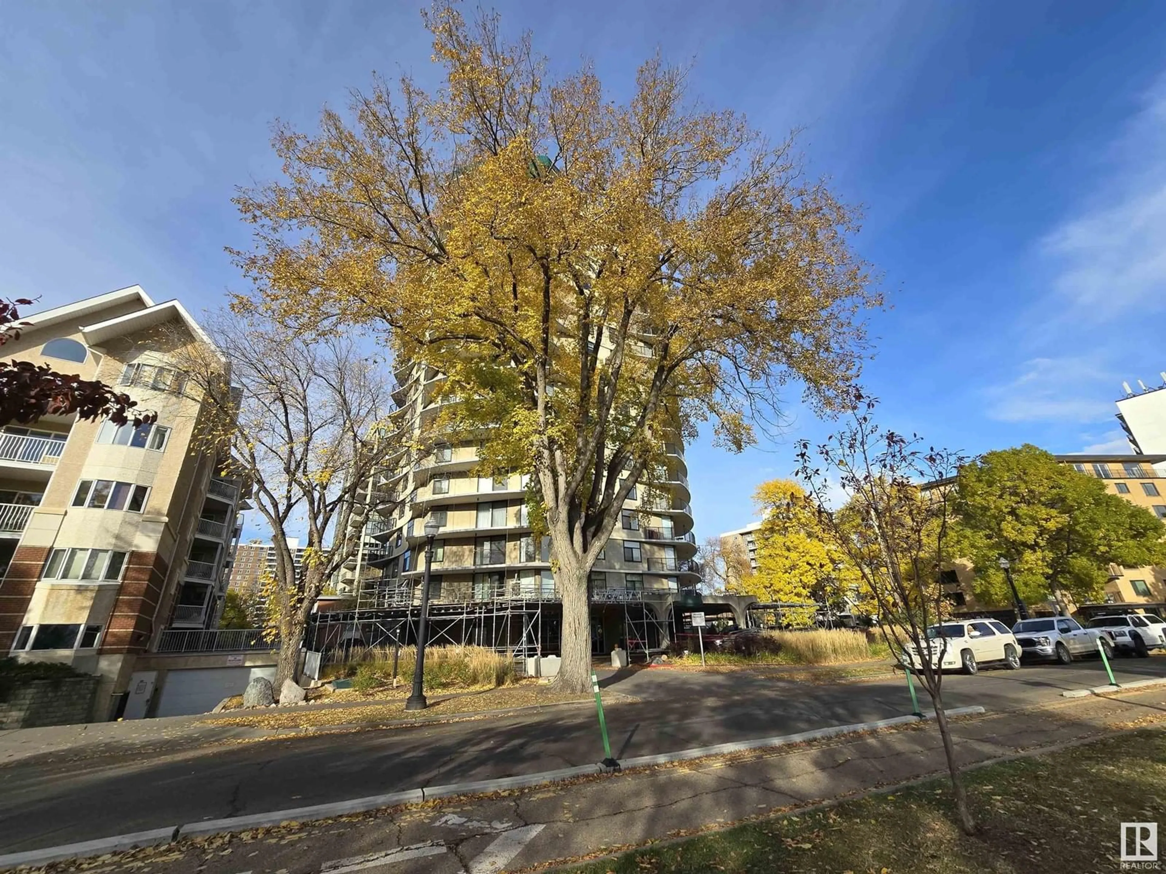 A pic from outside/outdoor area/front of a property/back of a property/a pic from drone, street for #704 11710 100 AV NW, Edmonton Alberta T5K2G3