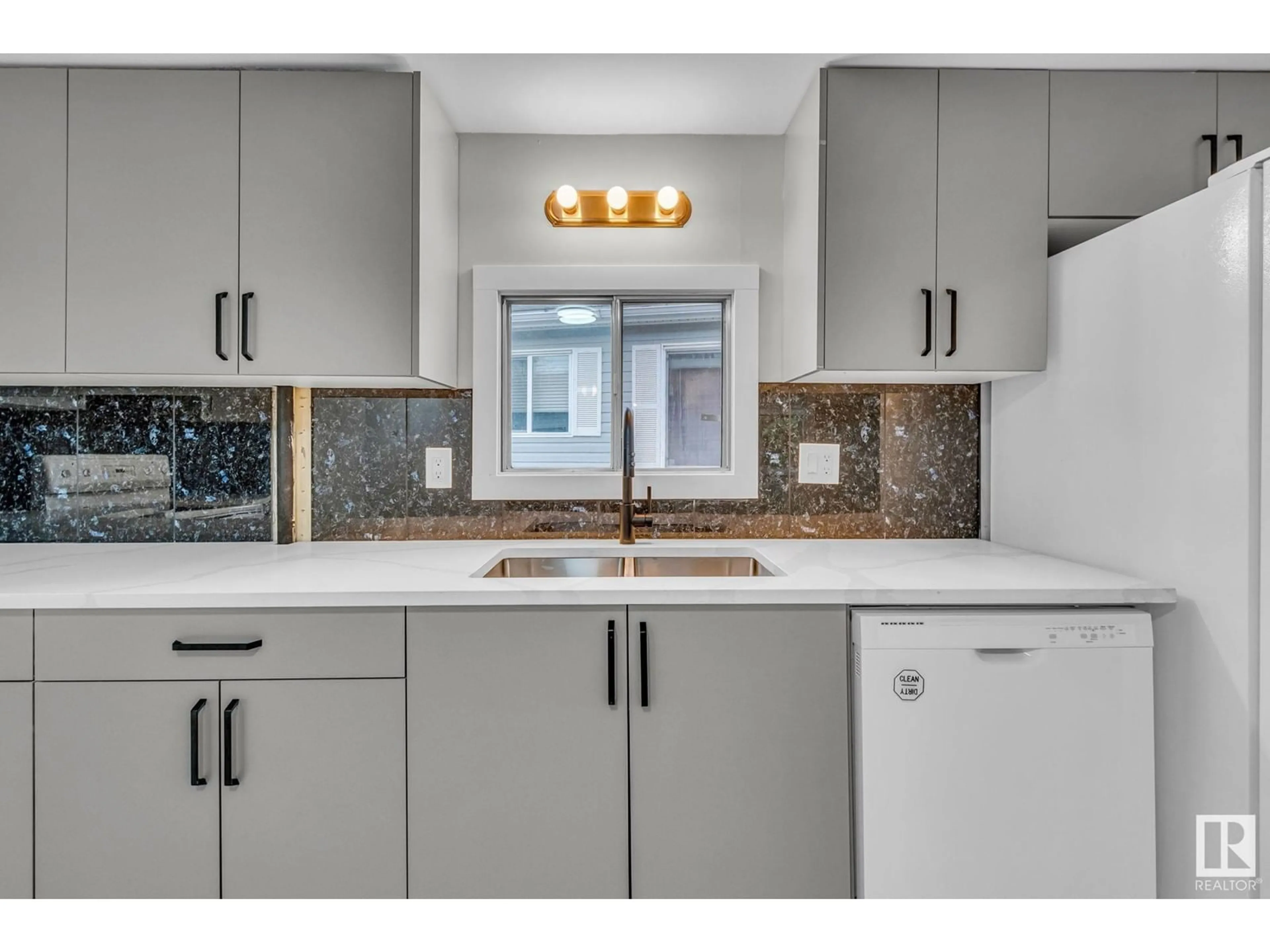 Open concept kitchen, ceramic/tile floor for 202 Lee Ridge Rd NW, Edmonton Alberta T6K0M9