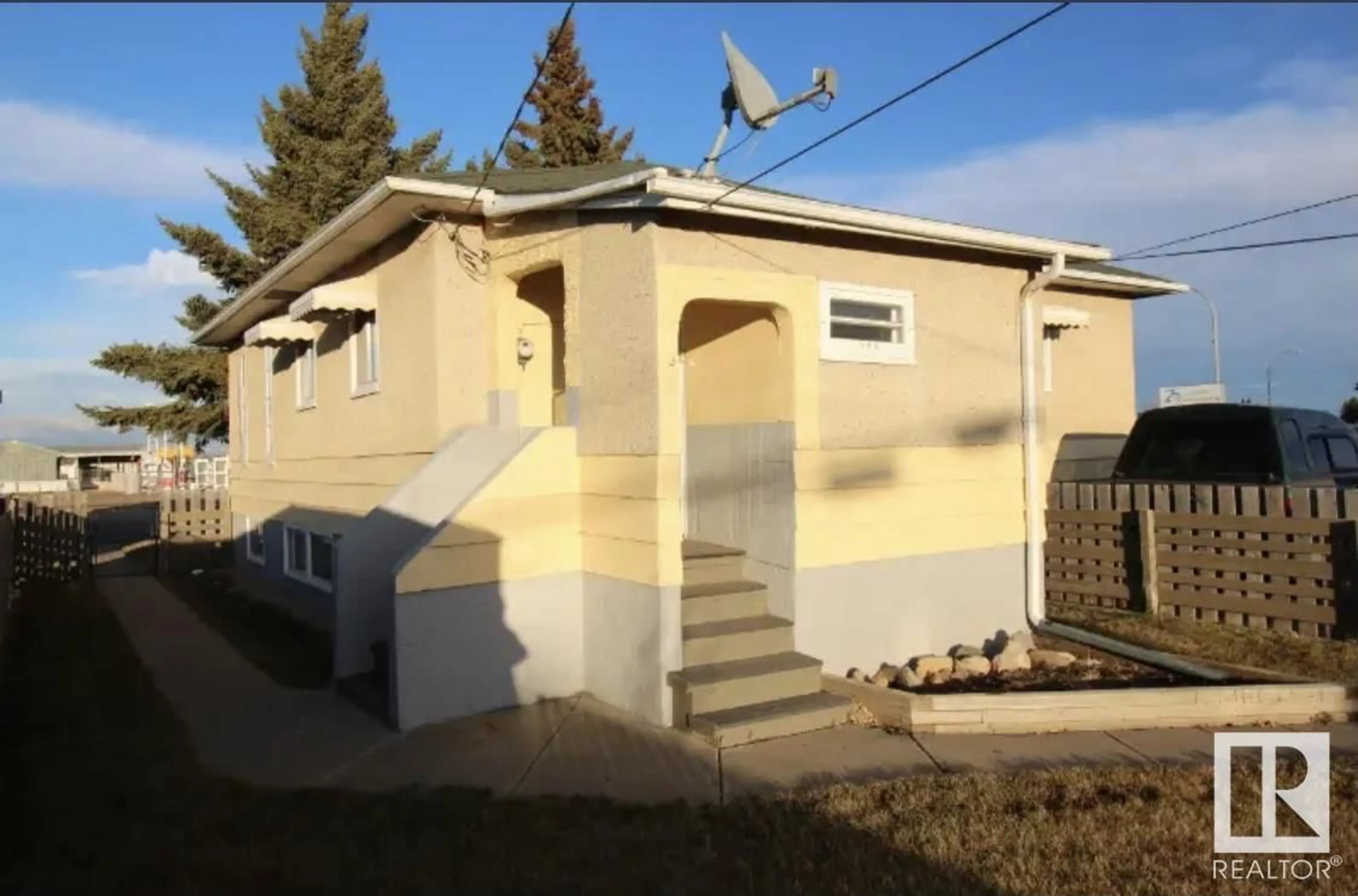 Home with vinyl exterior material, street for 4761 50 AV, Vegreville Alberta T9C1V2