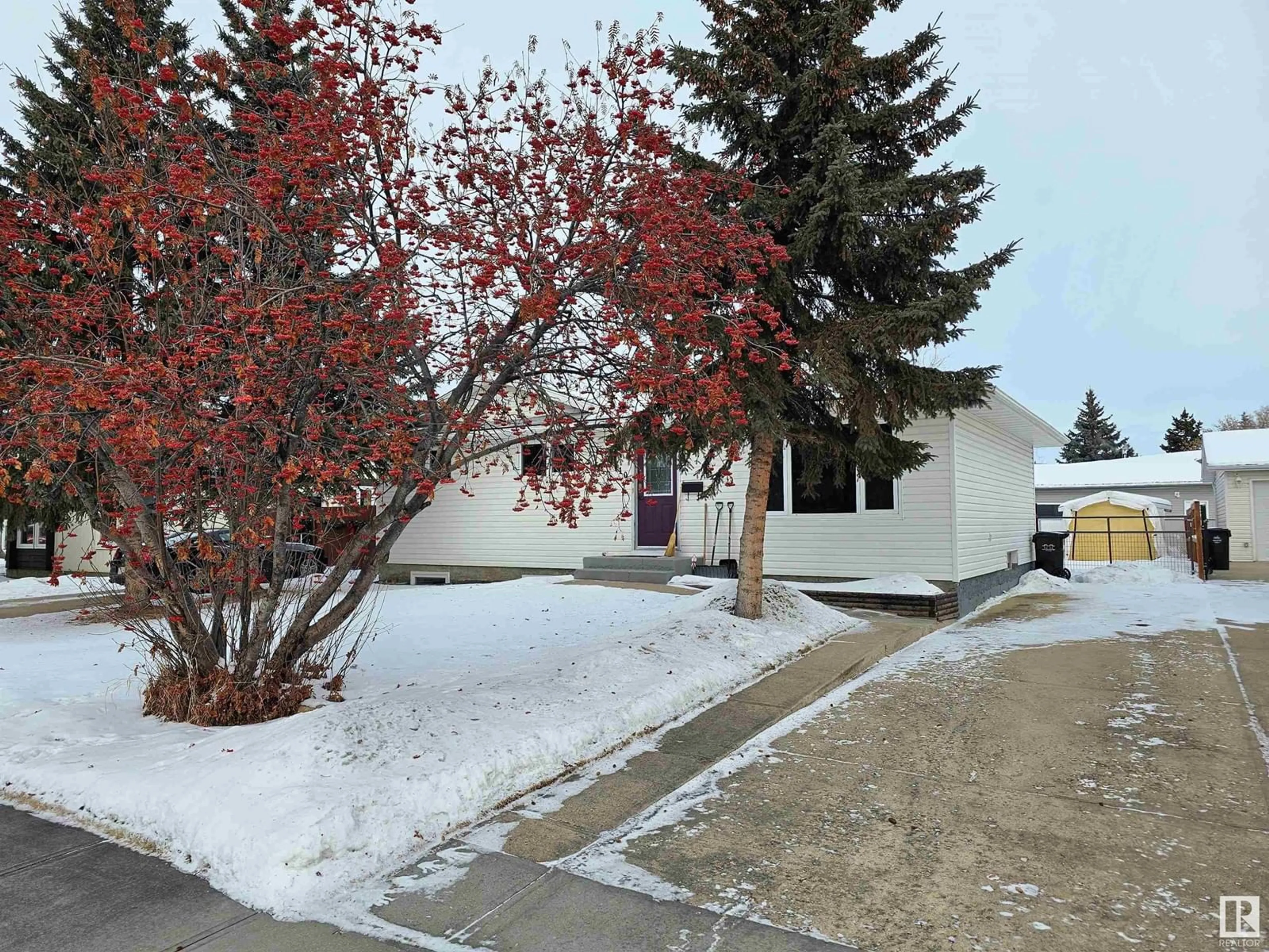 A pic from outside/outdoor area/front of a property/back of a property/a pic from drone, street for 4110 43A AV, Leduc Alberta T9E4S6