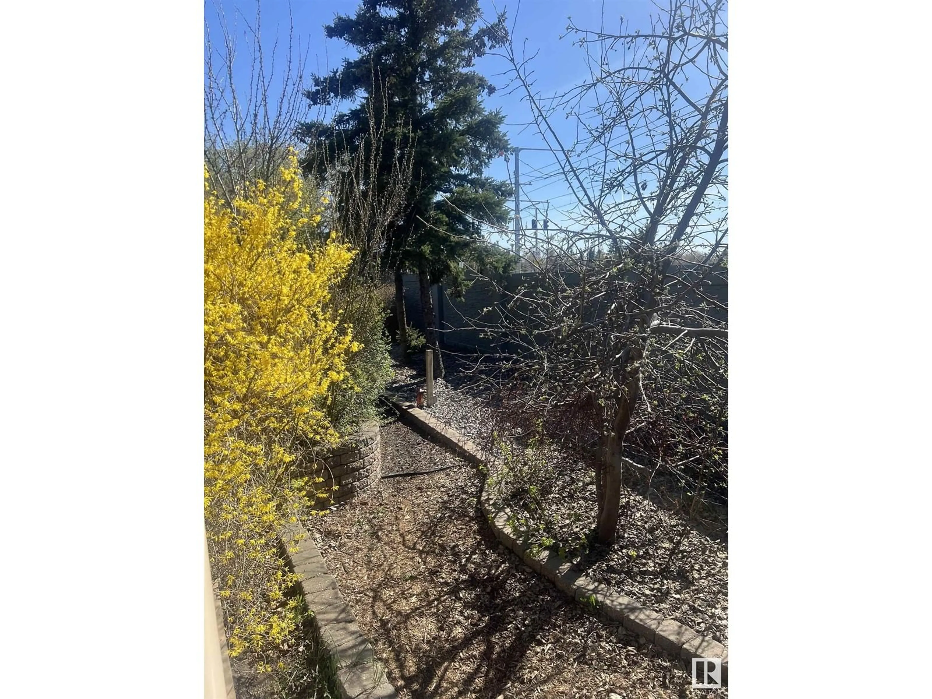 Blurry image for 235 GRAND MEADOW CR, Edmonton Alberta T6L1W9