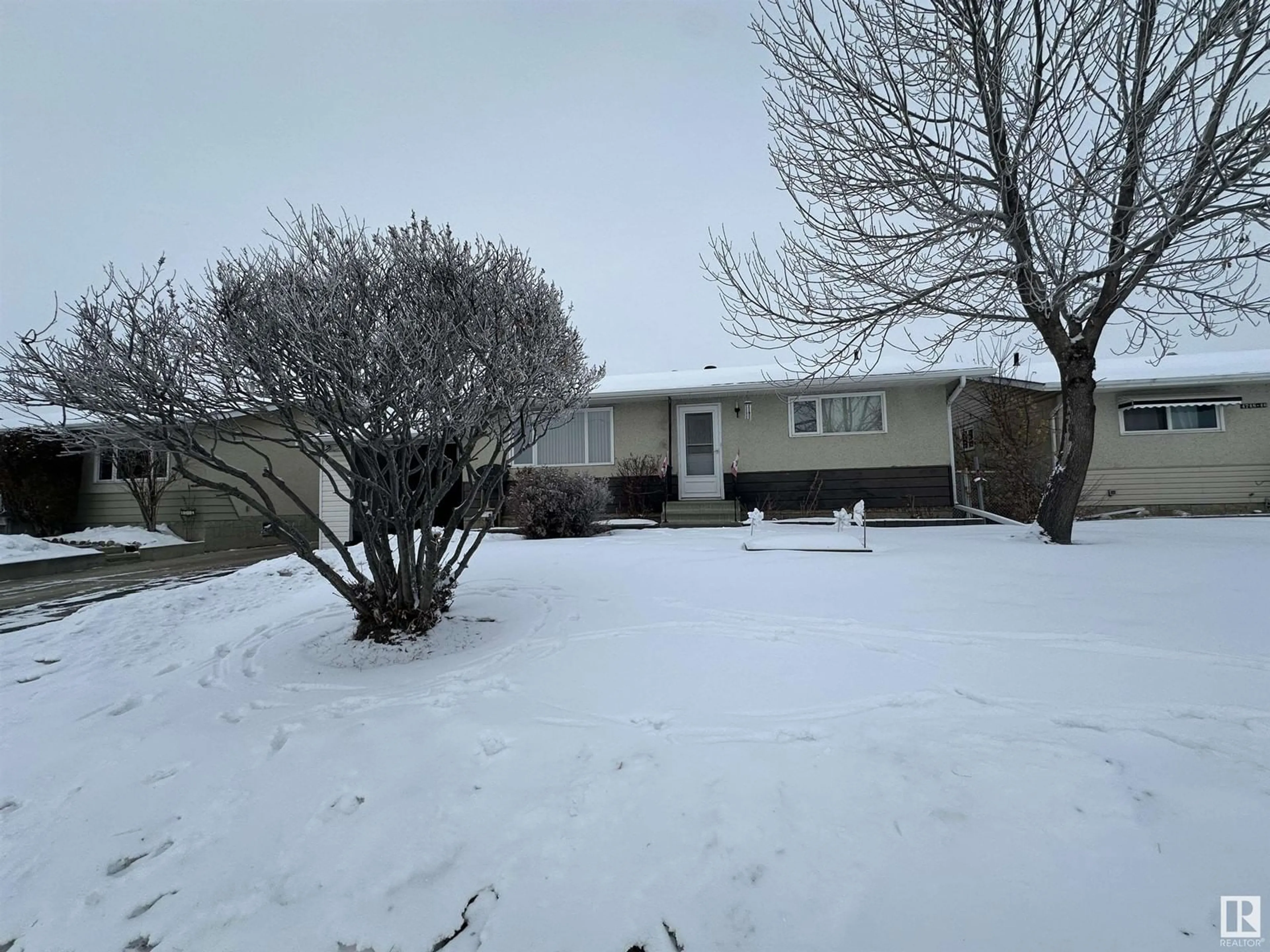 A pic from outside/outdoor area/front of a property/back of a property/a pic from drone, street for 4752 46 Avenue, Drayton Valley Alberta T7A1H6