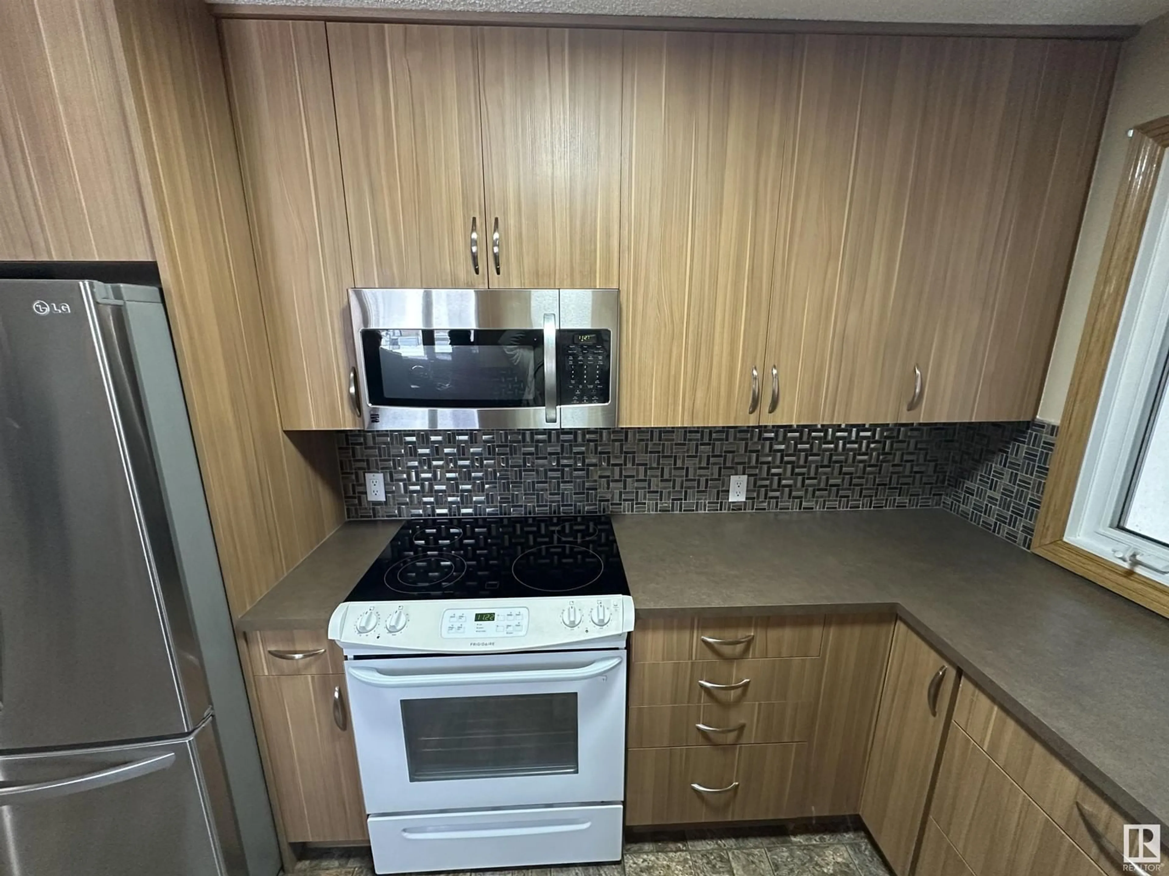 Standard kitchen, unknown for 4752 46 Avenue, Drayton Valley Alberta T7A1H6