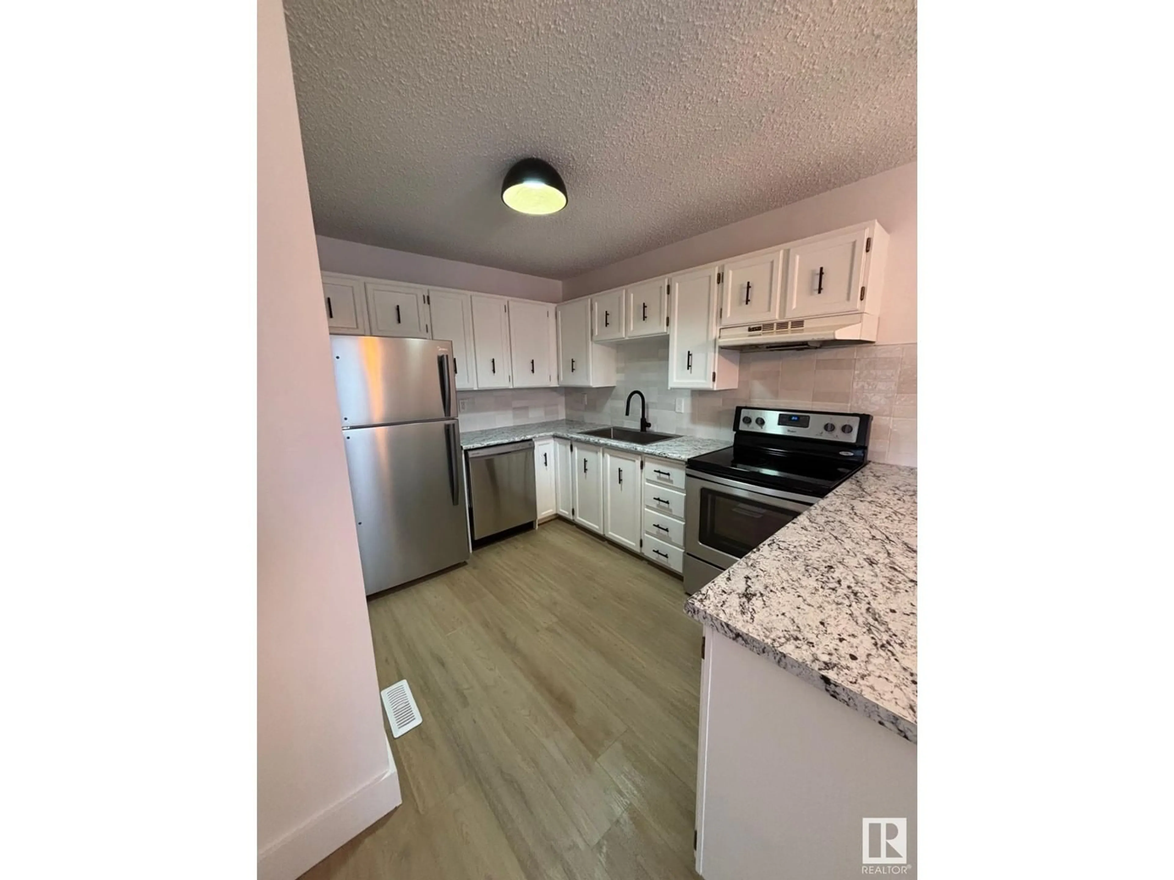 Standard kitchen, unknown for 5615 92C AV NW NW, Edmonton Alberta T6B2K9