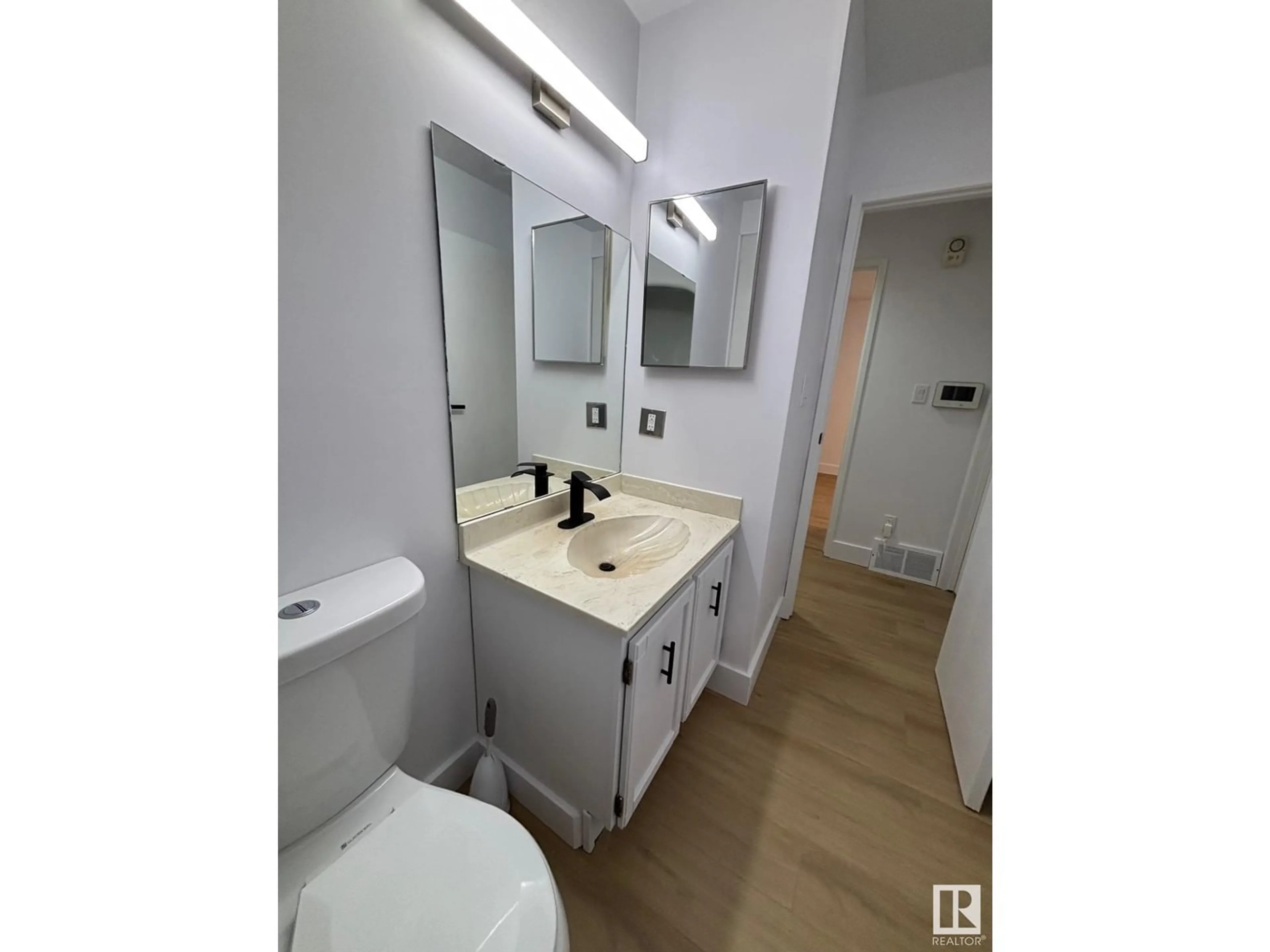 Standard bathroom, unknown for 5615 92C AV NW NW, Edmonton Alberta T6B2K9