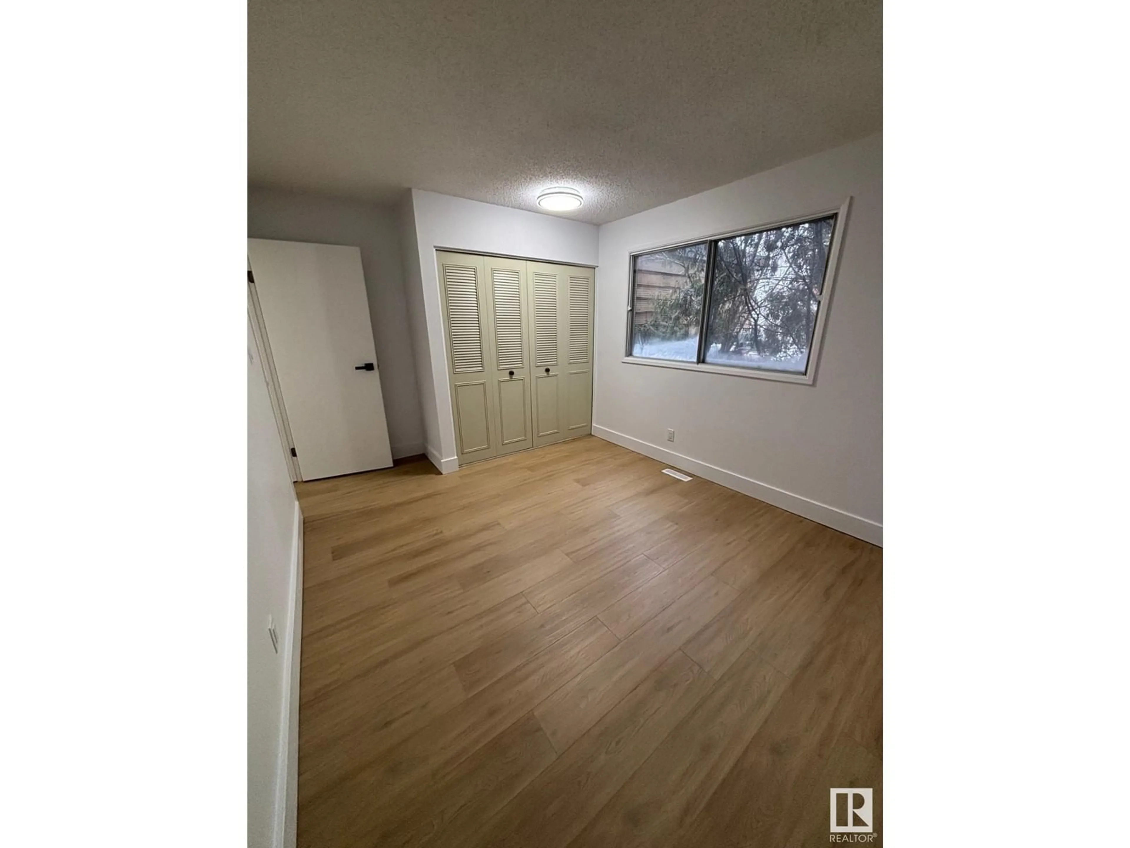 A pic of a room for 5615 92C AV NW NW, Edmonton Alberta T6B2K9