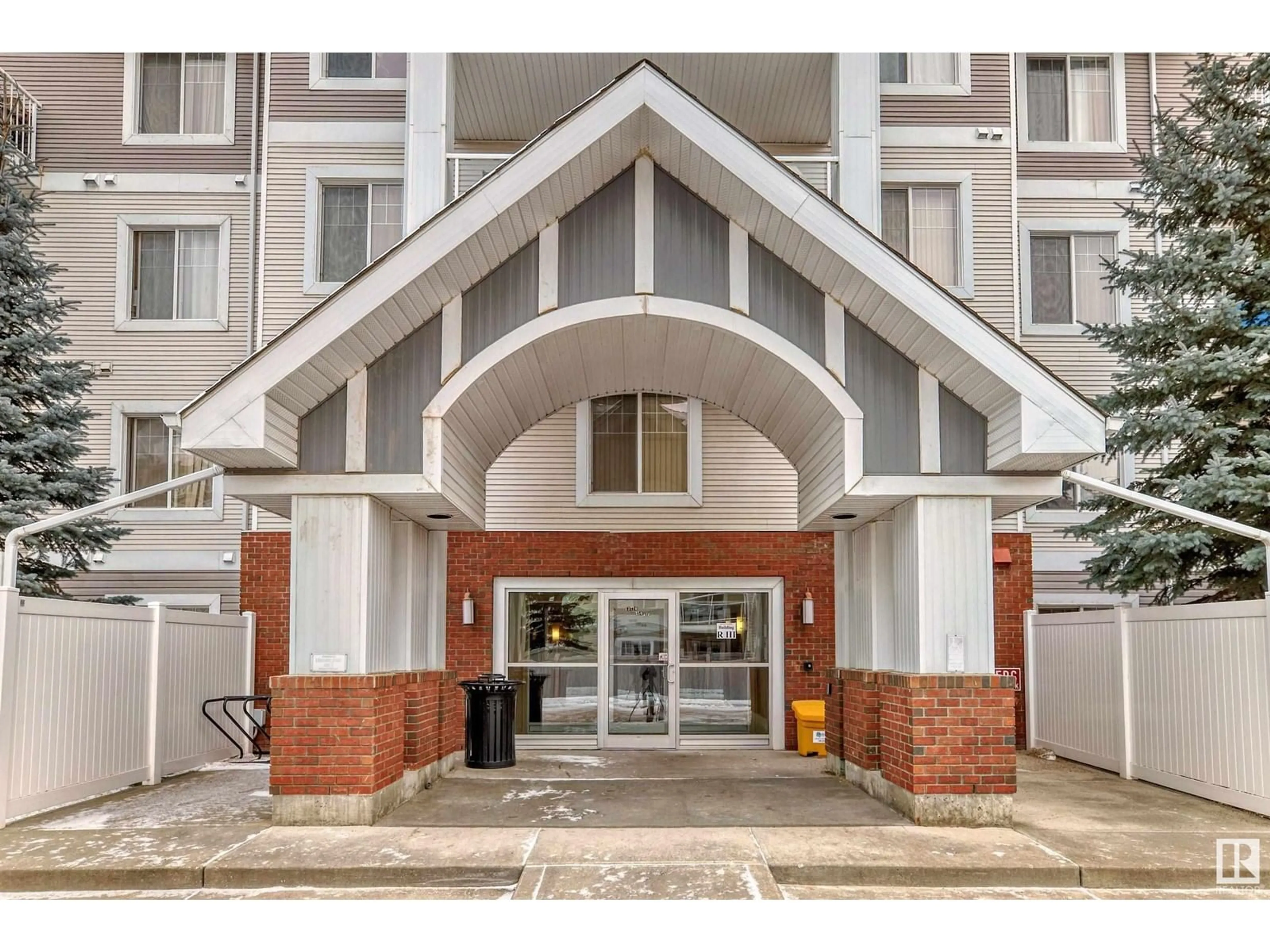 Indoor foyer for #110 13710 150 AV NW, Edmonton Alberta T6V0B2